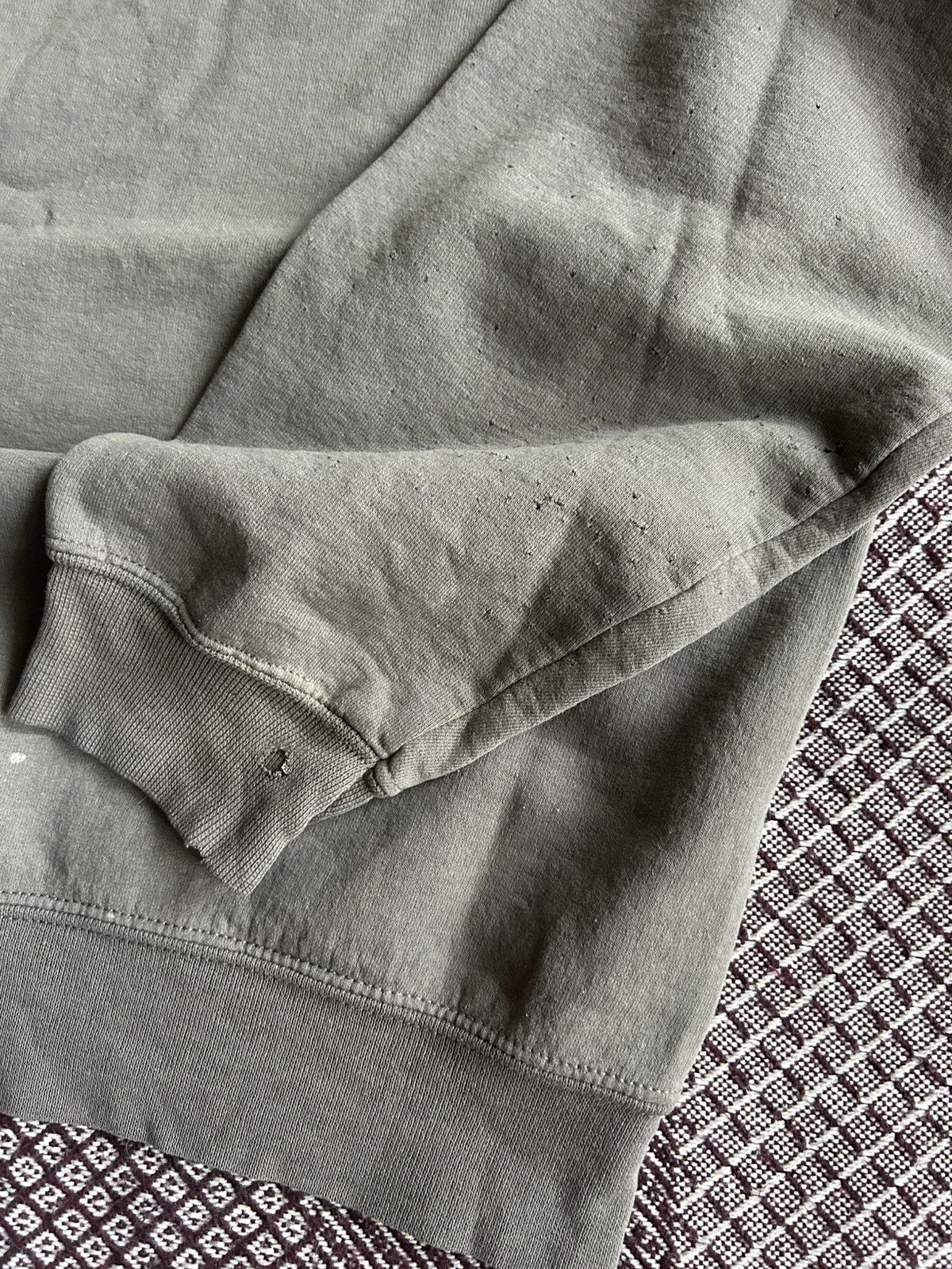 Vintage Vintage Thrashed Gildan Baggy Faded Sweatshirt Streetwear Size US L / EU 52-54 / 3 - 15 Thumbnail