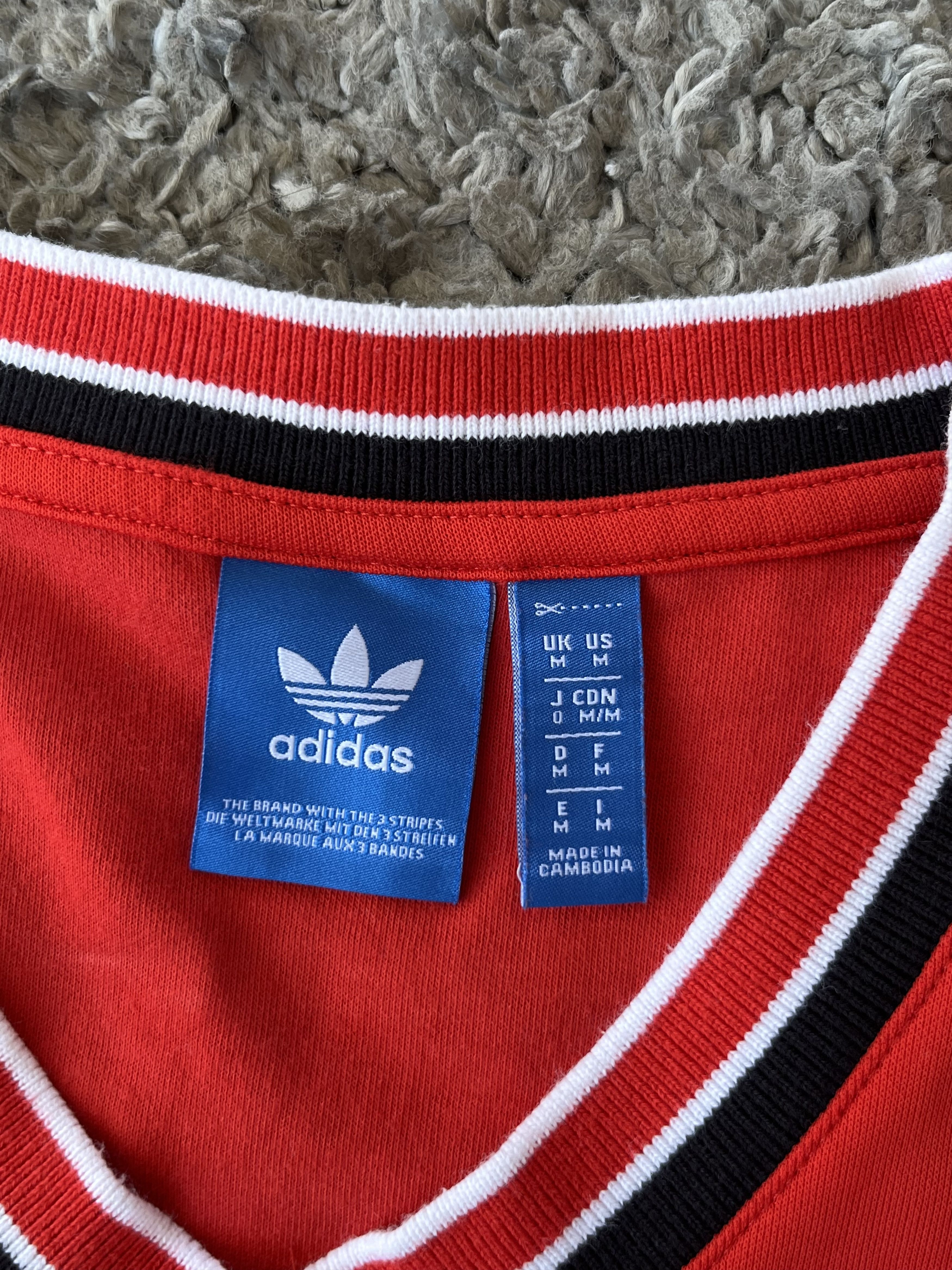 Adidas ADIDAS x MANCHESTER UNITED 2015/16 T-shirt V Neck Red Color Size US M / EU 48-50 / 2 - 9 Thumbnail