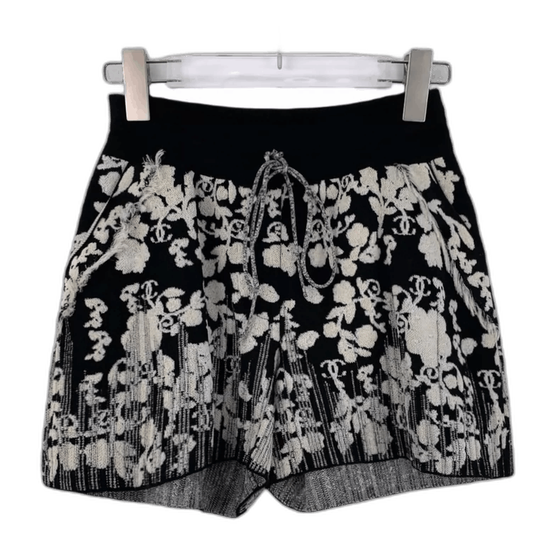 Chanel Chanel Black Floral Print Cotton Shorts Size 36" / US 14 / IT 50 - 1 Thumbnail