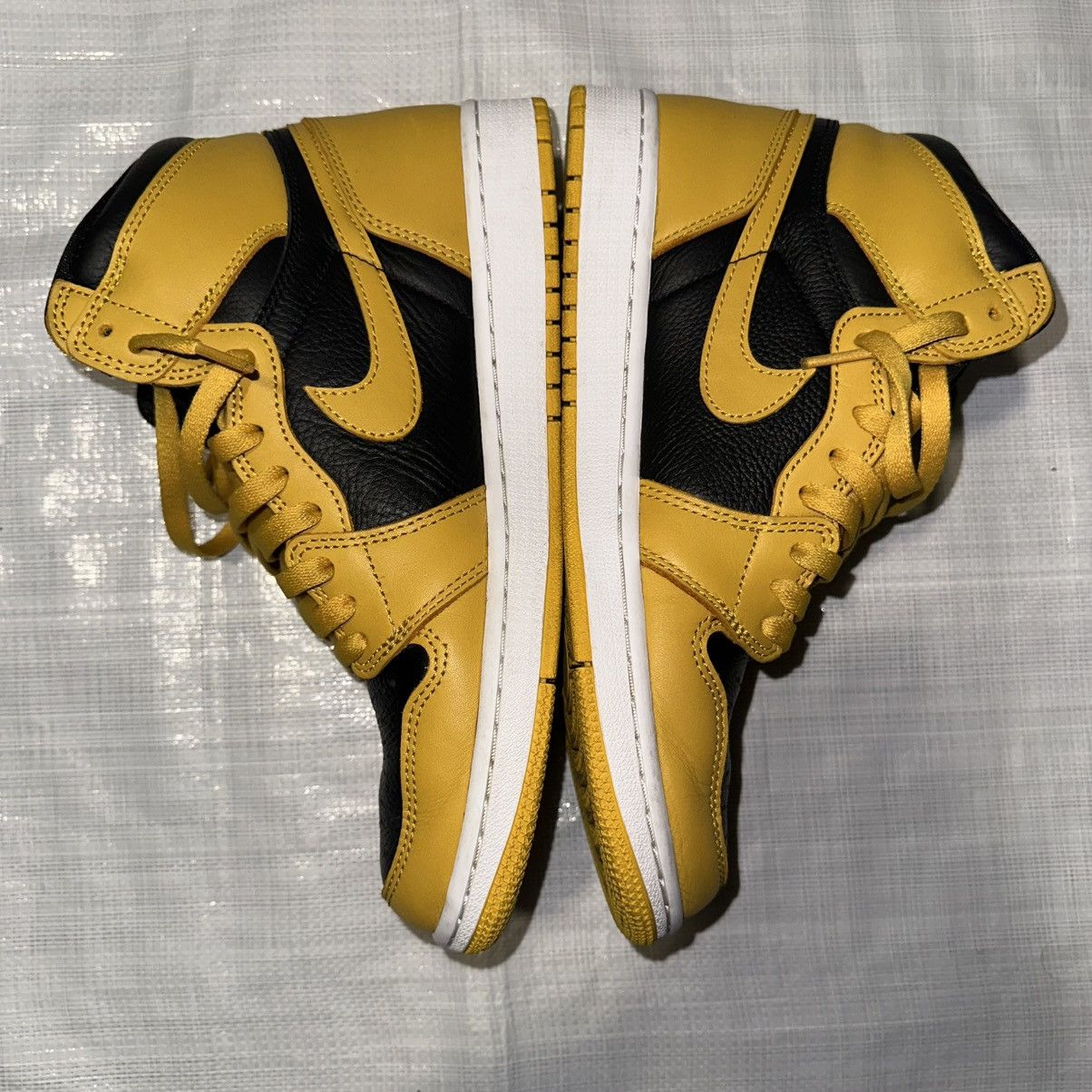 Jordan Brand × Nike Jordan 1 pollen Size US 9 / EU 42 - 5 Thumbnail