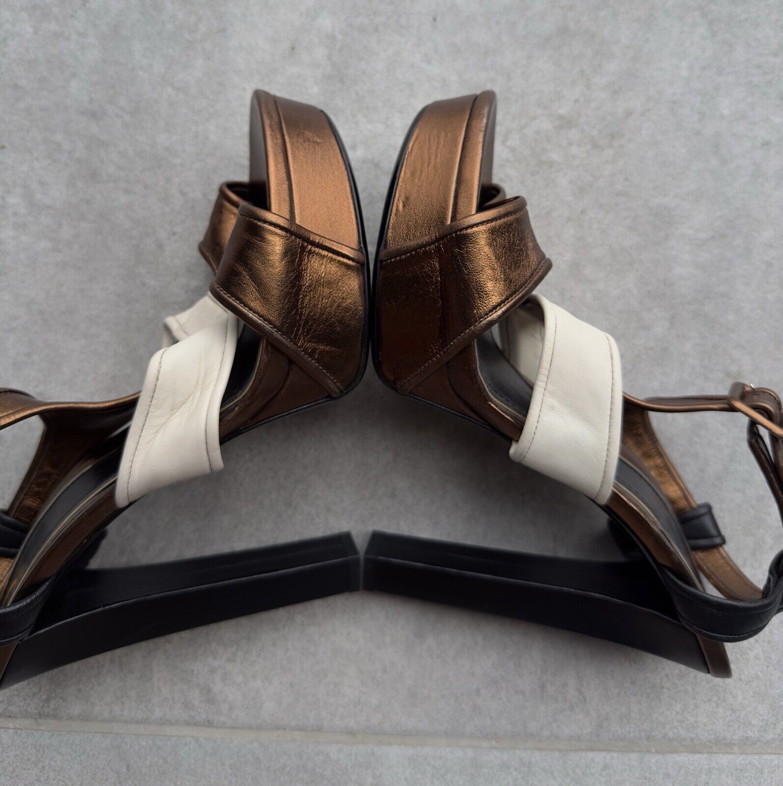 Gucci Gucci Hight Heel Gold Leather Platform Sandals Size 41 Size US 11 / IT 41 - 15 Thumbnail