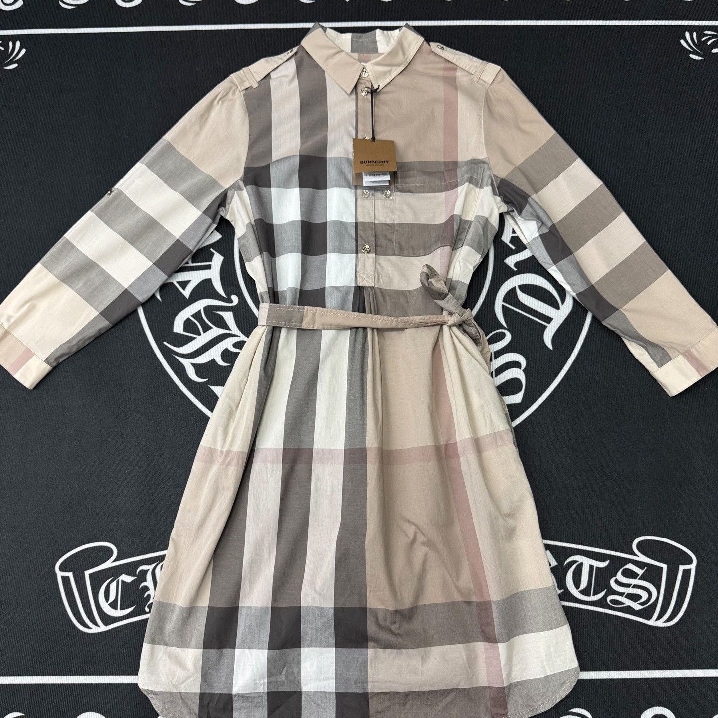 Burberry Burberry Plaid T-Shirt M Women Size M / US 6-8 / IT 42-44 - 1 Thumbnail