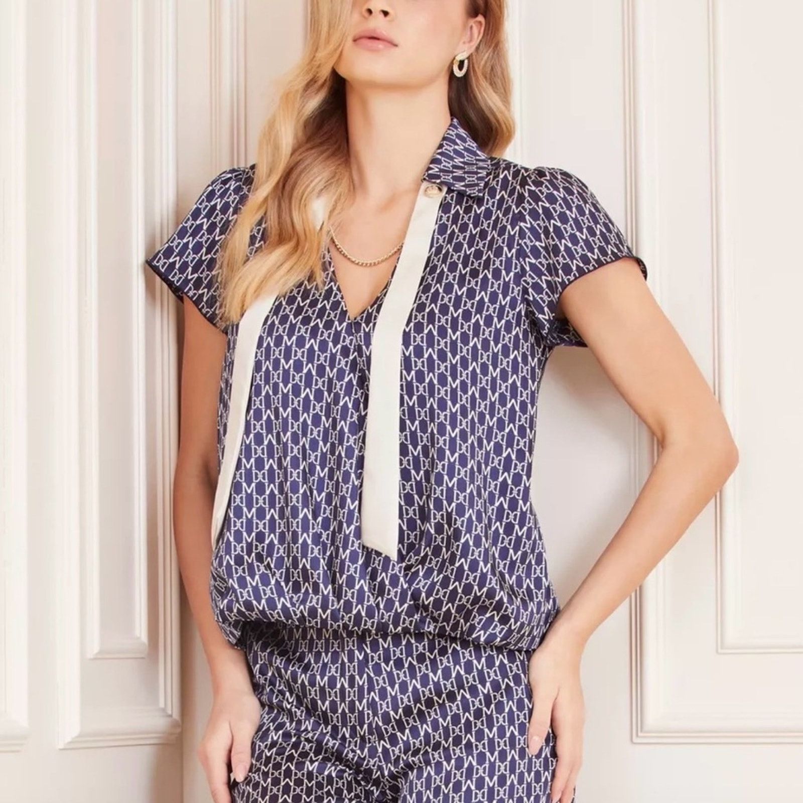 Other New Marciano Chic Navy Patterned Blouse with Tie & Chain XS Size S / US 4 / IT 40 - 3 Thumbnail