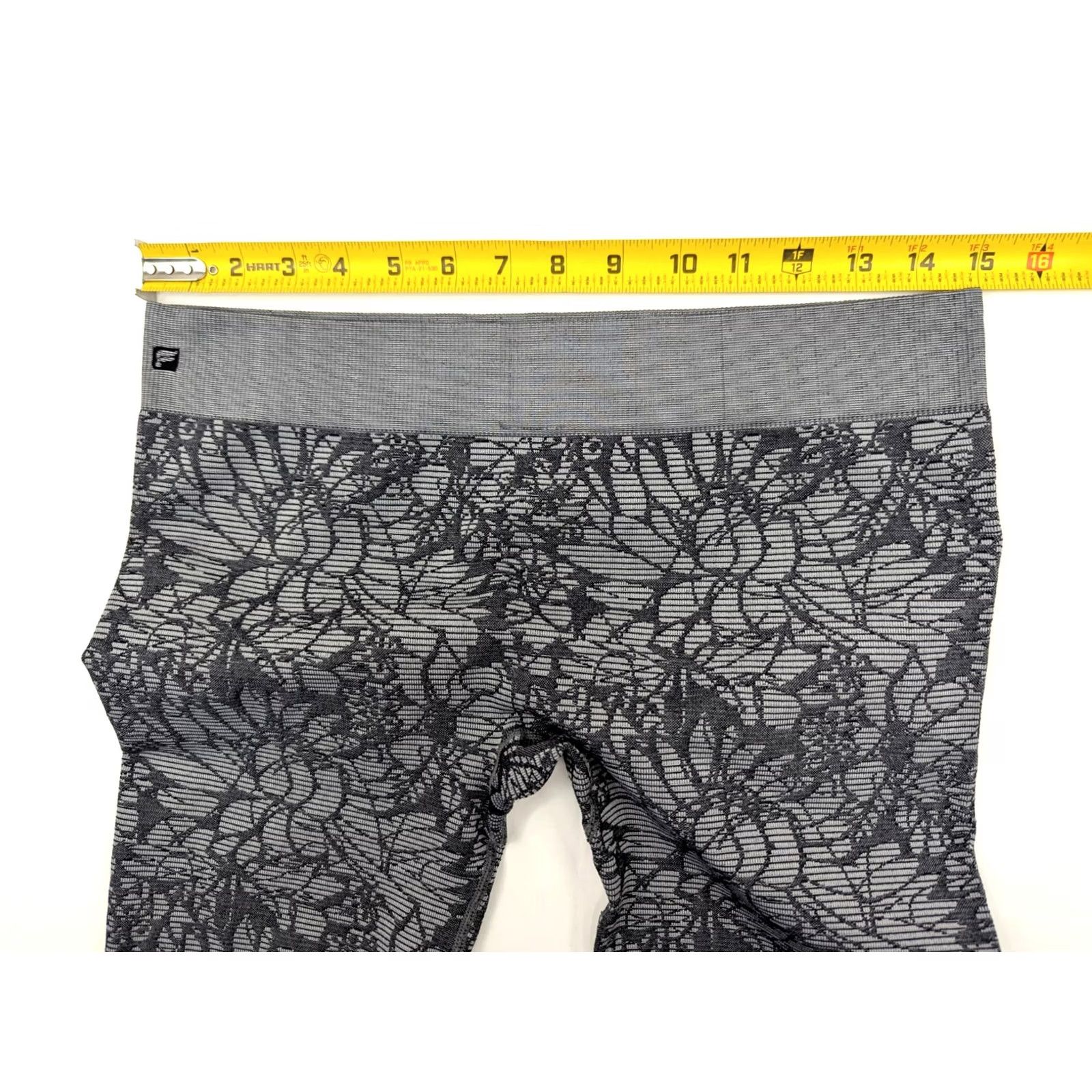 Fabletics Fabletics Gray Textured Cropped Legging Pants Women L Leggings Cropped Athletic 30x16 EUC Mens Women Girls Size 36" / US 14 / IT 50 - 4 Thumbnail