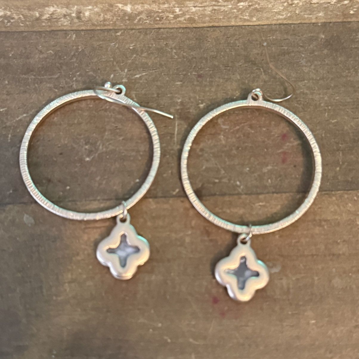 Other Gold tone open circle hoop with Jasper clover charm Size ONE SIZE - 3 Thumbnail