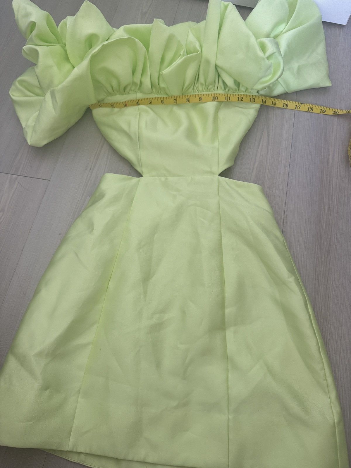 ALEMAIS Alemais Suzi Off Shoulder Mini Dress Size 2 in Chartreuse Size XS / US 0-2 / IT 36-38 - 3 Thumbnail