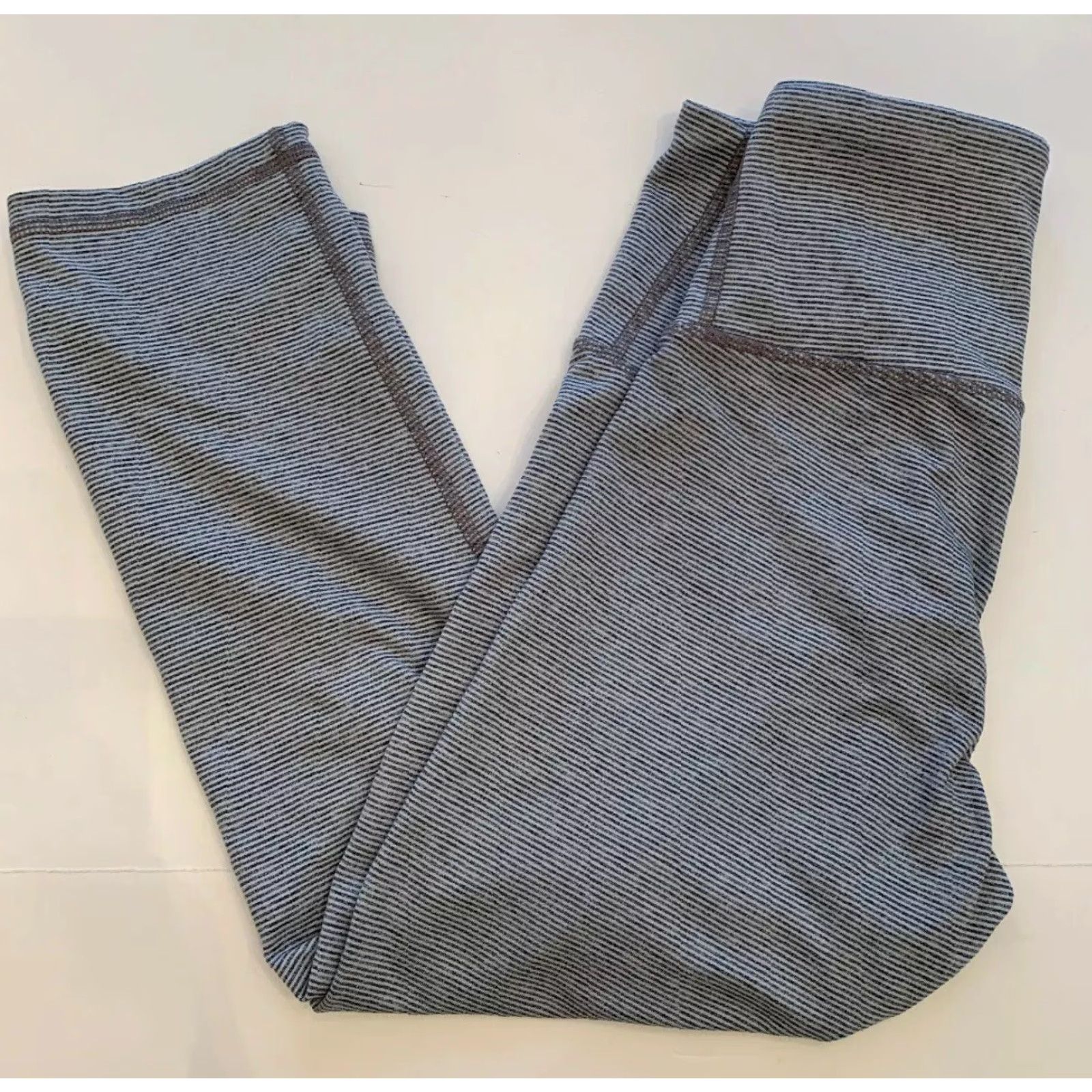 Old Navy VINTAGE Old Navy Active Go-Dry Gray White Stripe Women's Crop Leggings 20" Inseam Small Size 28" / US 6 / IT 42 - 2 Thumbnail