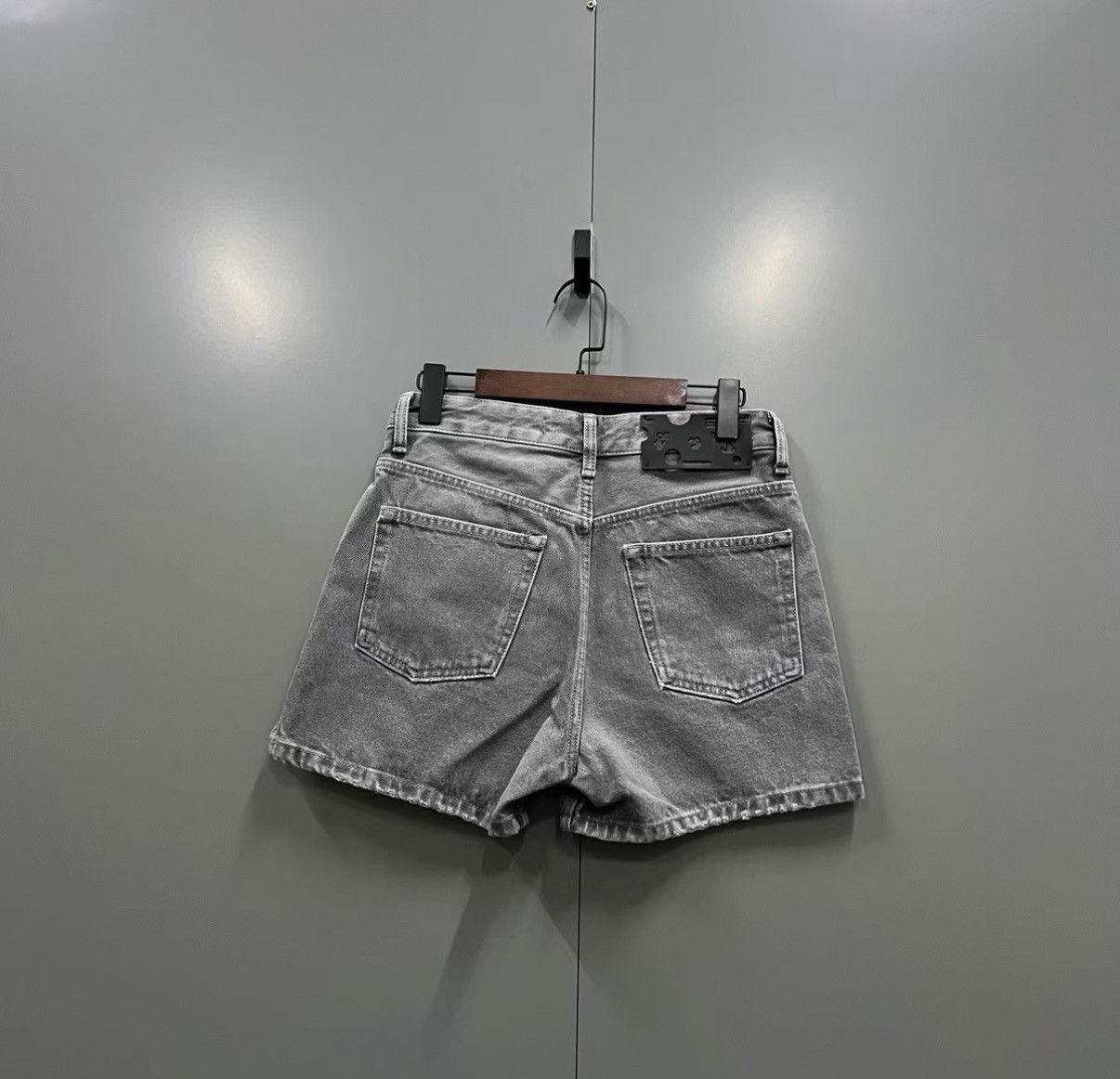 Off-White OFF-WHITE Black & Grey Washed Denim Shorts J41 Size 25" / US 0 / IT 36 - 2 Thumbnail
