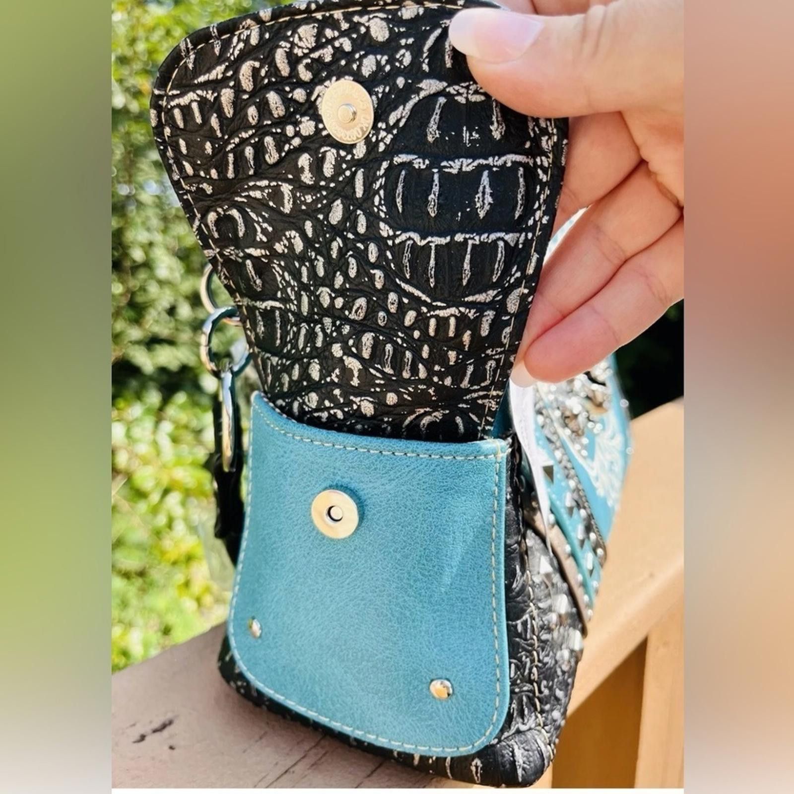 Designer Handmade Skull Leather Turquoise Shoulder Bag NWT Size ONE SIZE - 7 Thumbnail
