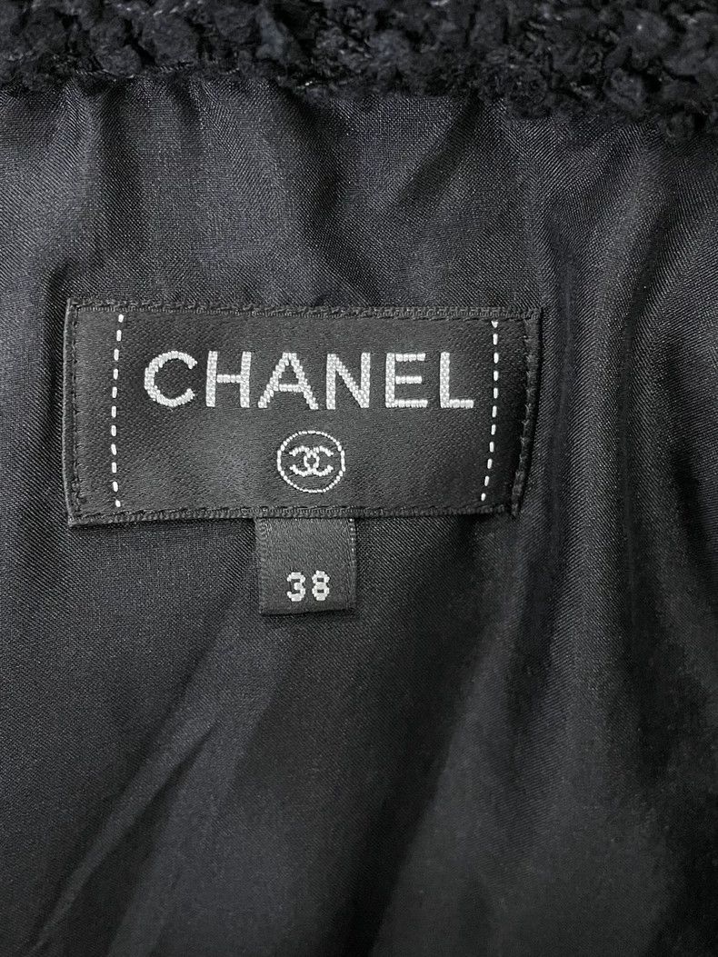 Chanel chanel Black side diamond buckle high slitch skirt Size 25" / US 0 / IT 36 - 4 Thumbnail