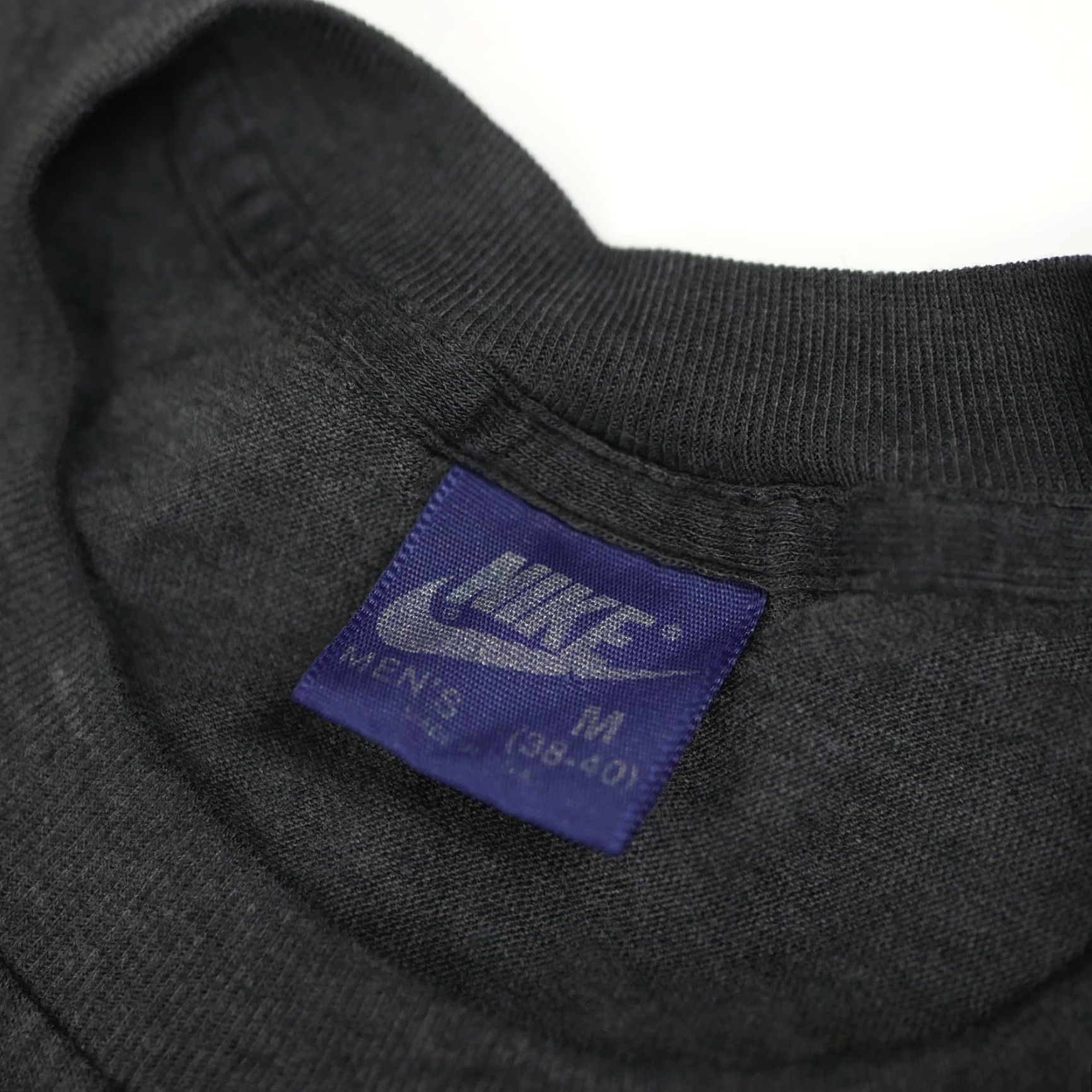 Nike VINTAGE Nike Shirt Mens Medium Black Sleeveless Swoosh Muscle Tee Cutoff 90s Size US M / EU 48-50 / 2 - 3 Thumbnail