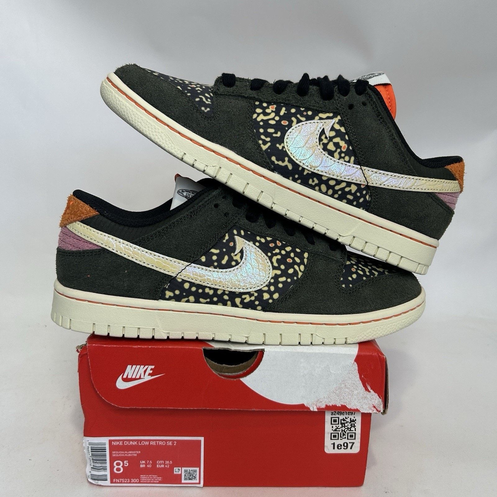 Nike Nike Dunk Low Retro SE 2 “Rainbow Trout” Sequoia Alabaster Size US 8.5 / EU 41-42 - 1 Thumbnail