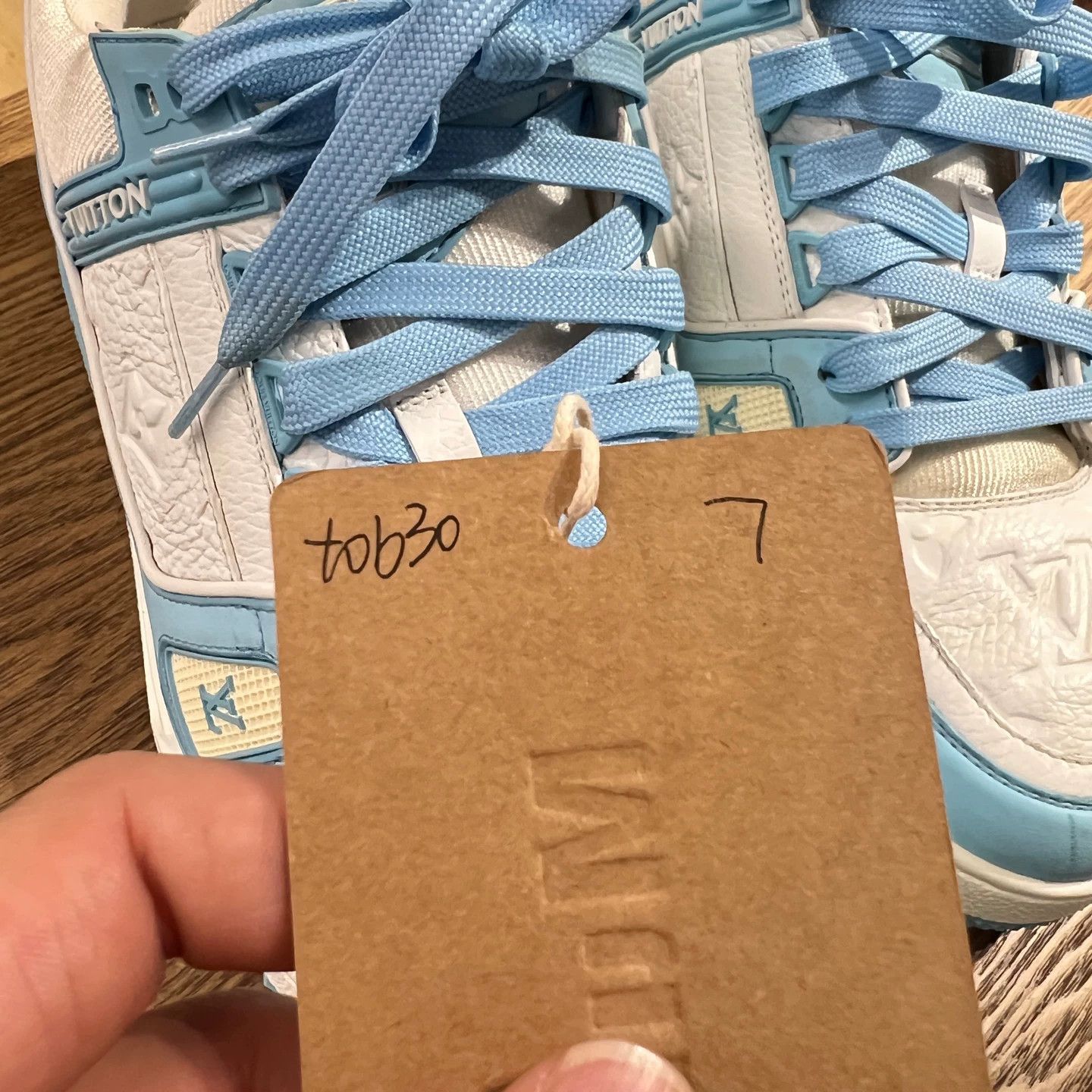 Louis Vuitton LV tob30 Trainer Calfskin Logo Sneaker US7 Size US 7 / EU 40 - 4 Thumbnail