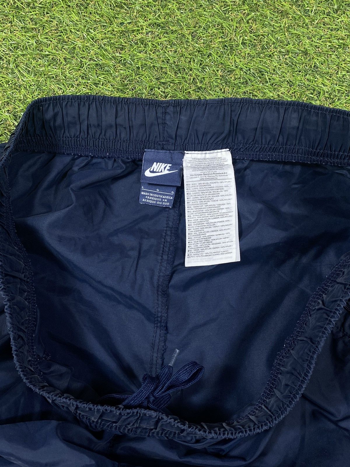 Nike Vintage Nike shorts streetwear swoosh casual y2k size L Size US 34 / EU 50 - 4 Thumbnail