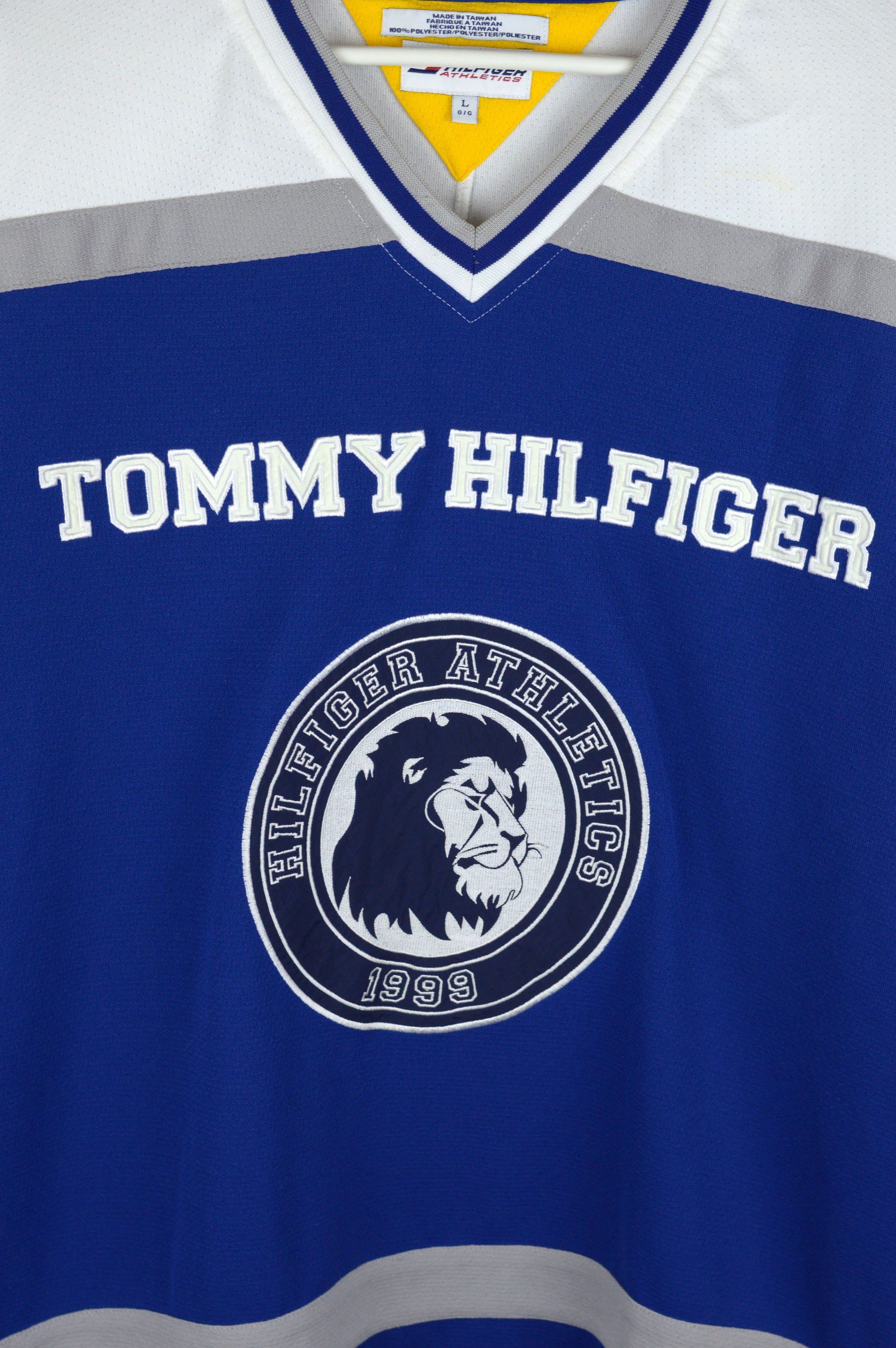 Tommy Hilfiger × Vintage Vintage Tommy Hilfiger 1999 Hilfiger Athletics jersey Size US L / EU 52-54 / 3 - 3 Thumbnail