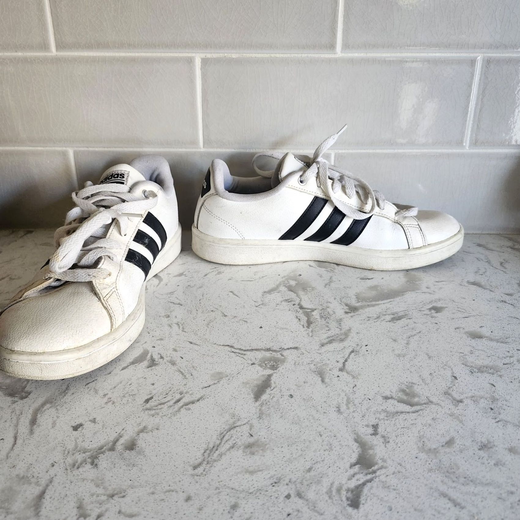 Adidas Adidas Men Cloudform White With Black Stripes Lace Up Size 8.5 Memory Foam USED Size US 9 / EU 42 - 2 Thumbnail