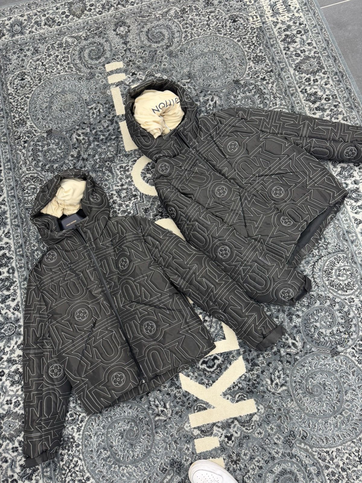 Louis Vuitton Louis Vuitton All over snow jacket Size US L / EU 52-54 / 3 - 1 Thumbnail