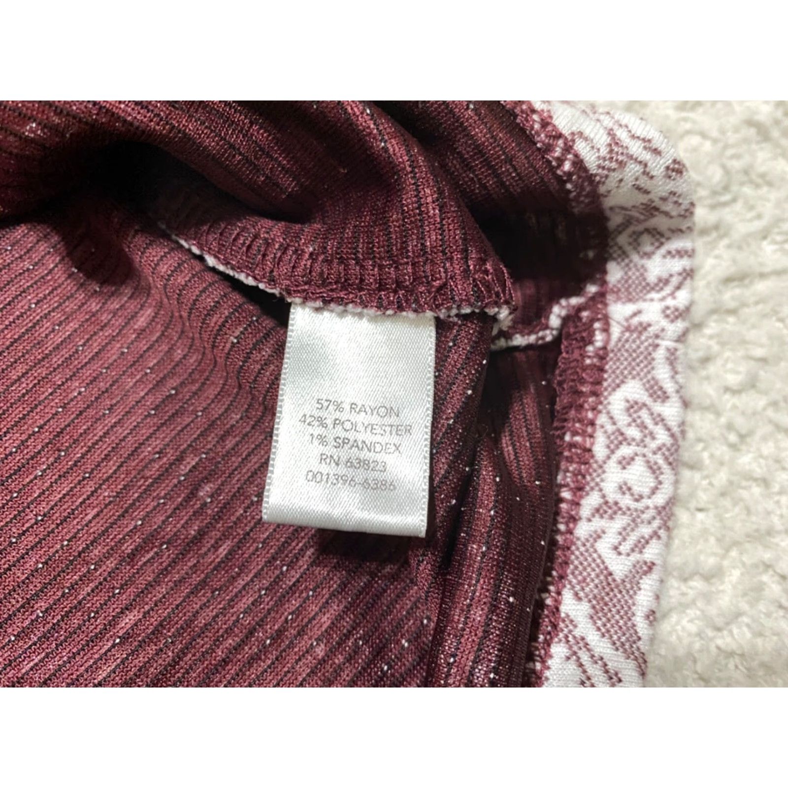 Vintage CJ Banks Womens 1X Plus Shirt Red Geometric 3/4 Sleeve V-Neck Pullover Rayon Shirt Womens 1X Red Geometric 3/4 Sleeve V-Neck Pullover Rayon CJ Banks Size XL / US 12-14 / IT 48-50 - 6 Thumbnail