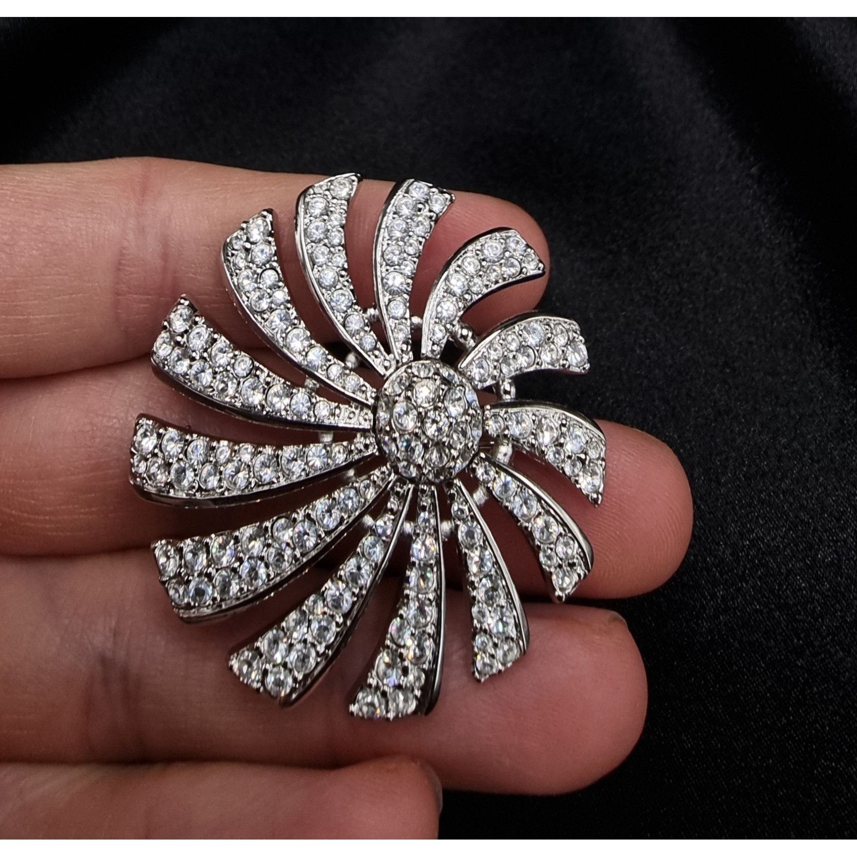 Swarovski Vintage Early 2000s SWAROVSKI Signed Crystal Swirl Brooch Pi Size ONE SIZE - 4 Thumbnail