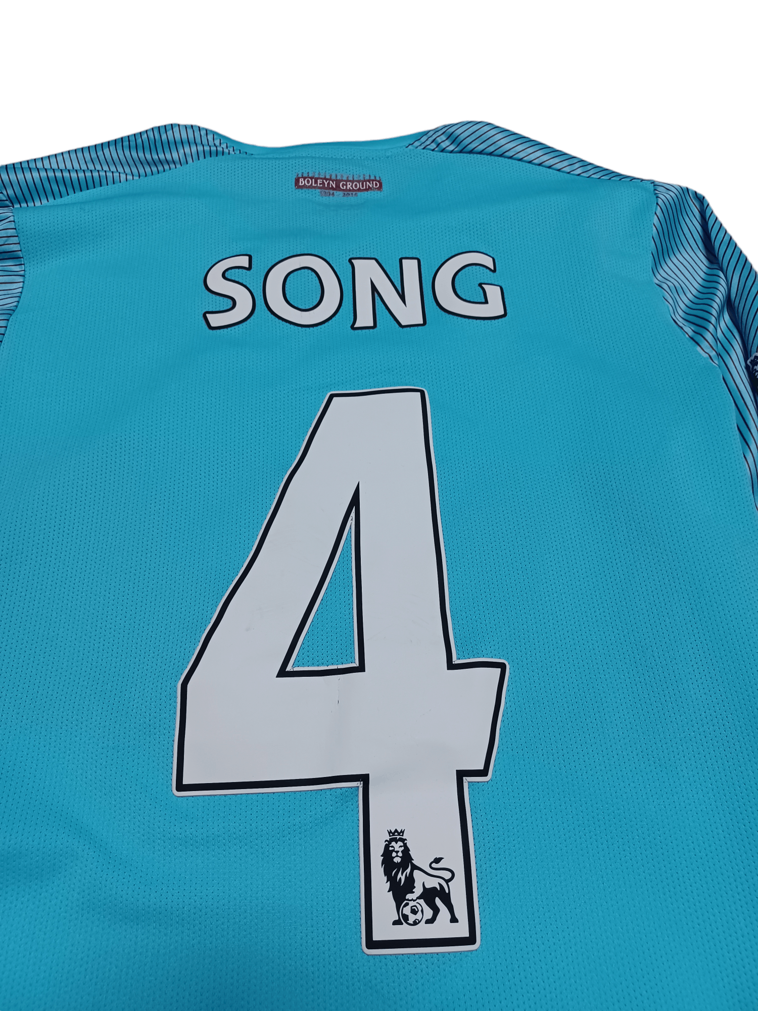 Umbro ALEXANDER SONG #4 WEST HAM VINTAGE UMBRO 2016 JERSEY Size US S / EU 44-46 / 1 - 2 Thumbnail