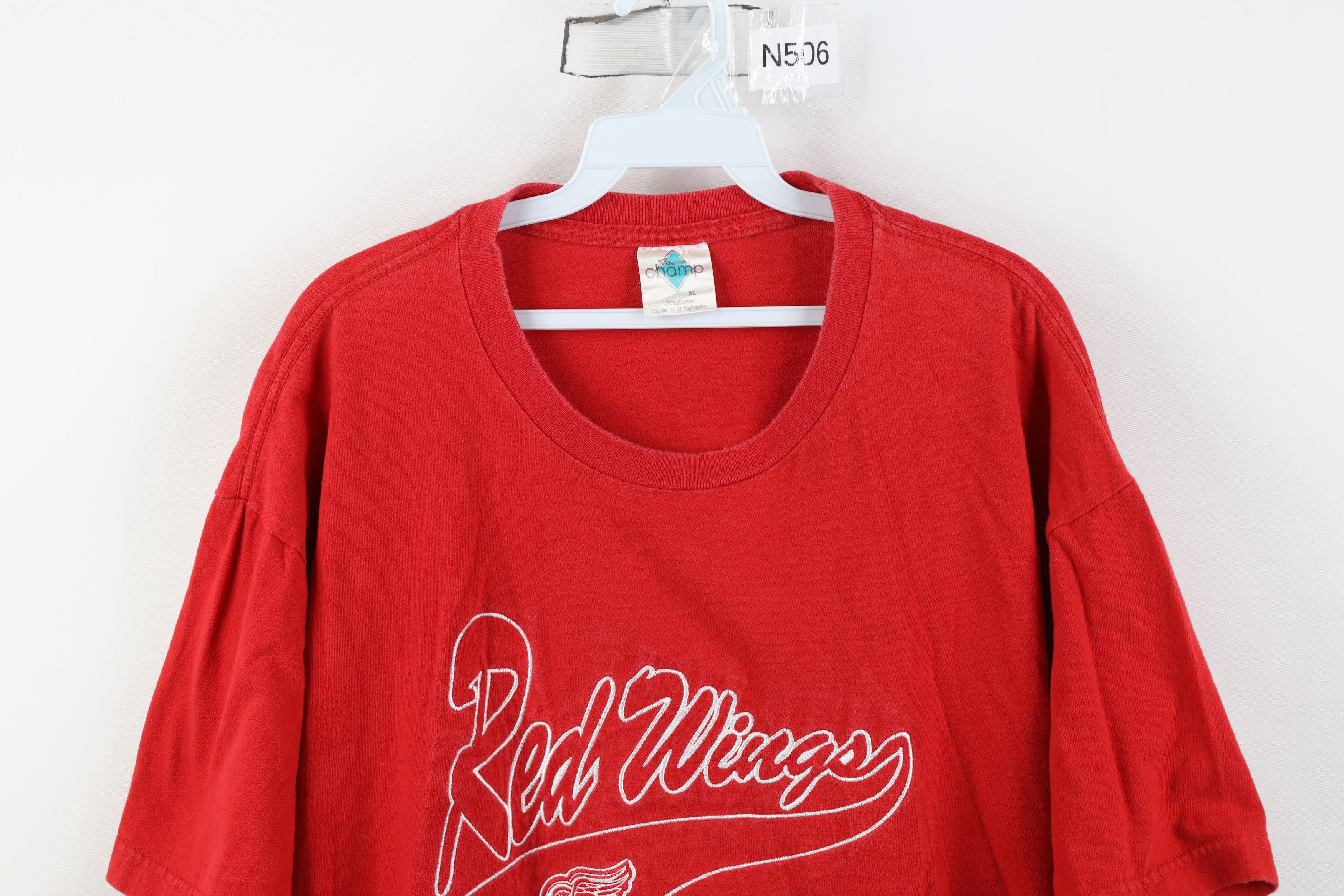 Vintage Vintage 90s Script Detroit Red Wings Hockey T-Shirt Red Size US XL / EU 56 / 4 - 2 Thumbnail