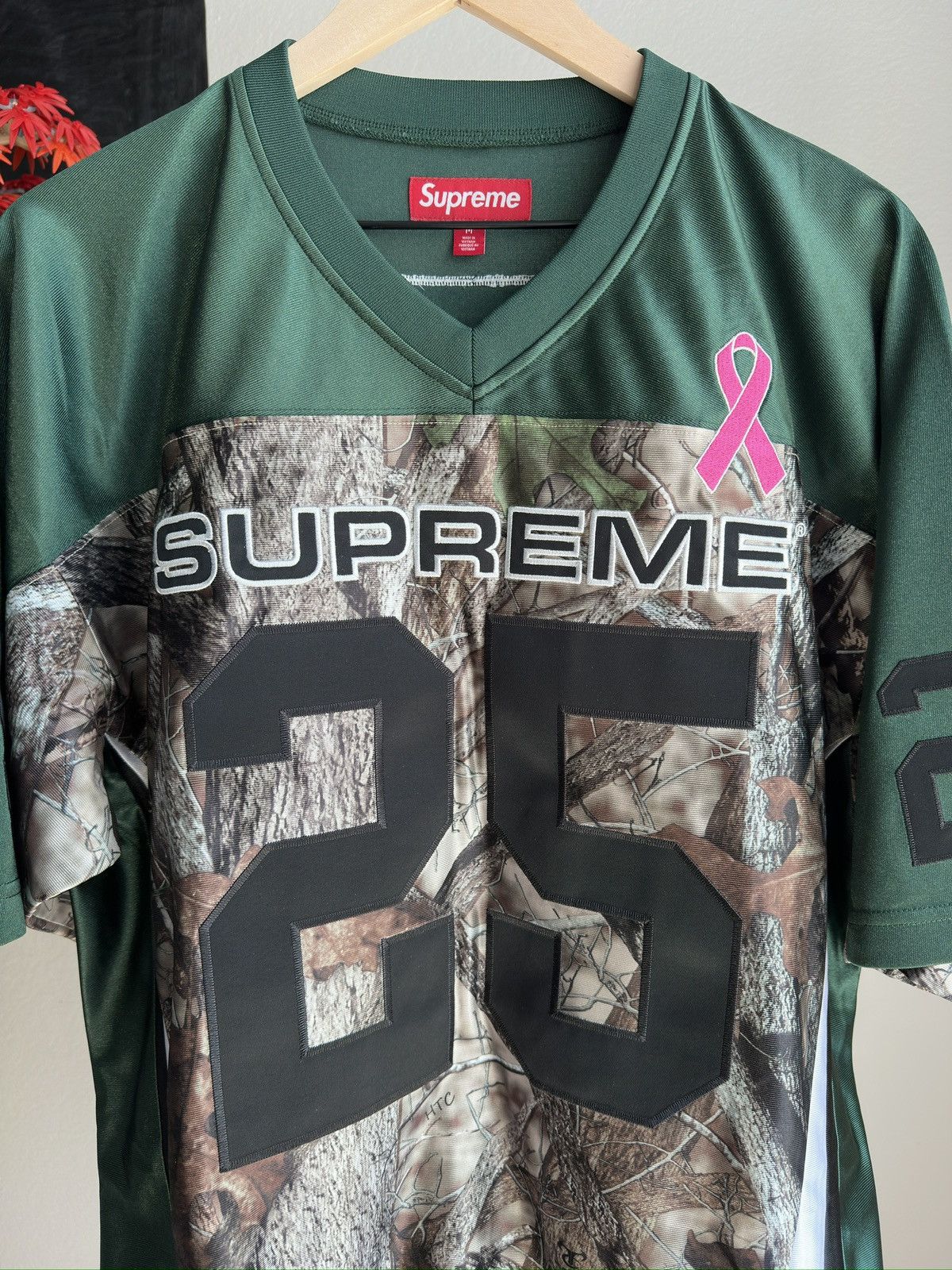 Supreme Breast Cancer Awareness Football Jersey Green Size US M / EU 48-50 / 2 - 3 Thumbnail