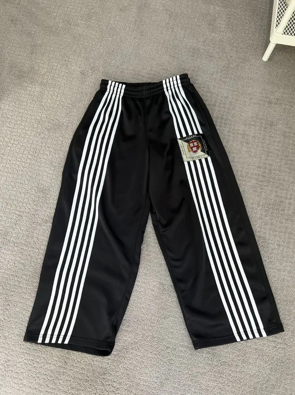 Japanese Brand Black Soccer Crest Baggy Sweatpants Size US 34 / EU 50 - 1 Thumbnail