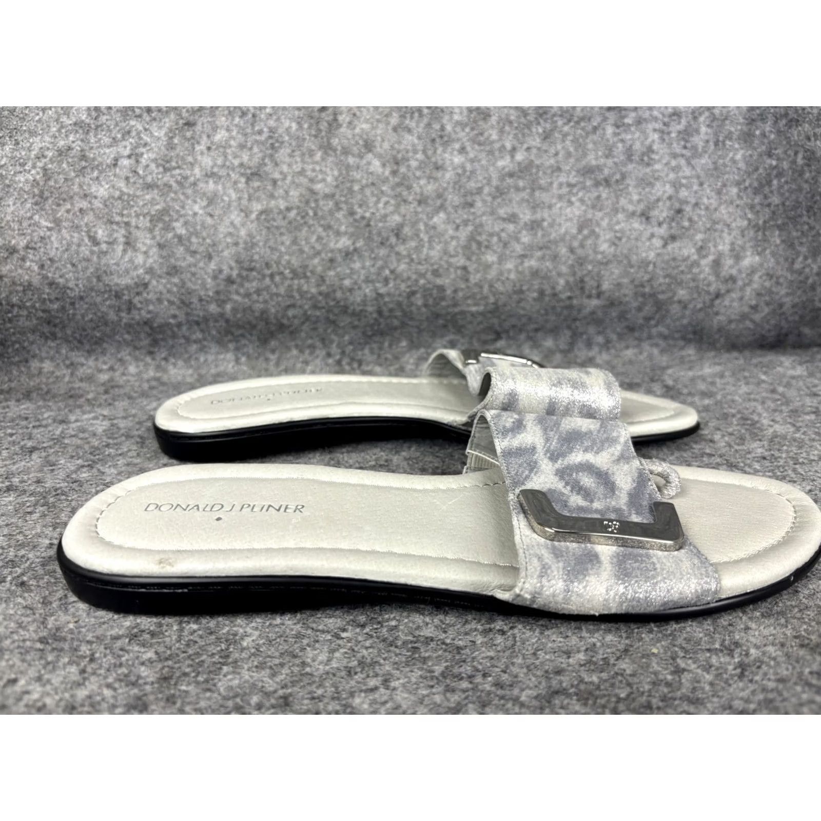 Donald Pliner Donald J Pliner Sandals Womens 10 Gray BOLT OH Thong Animal Print Slip On Leather Upper Flat Heel Womens Shoes Size US 10 / IT 40 - 4 Thumbnail