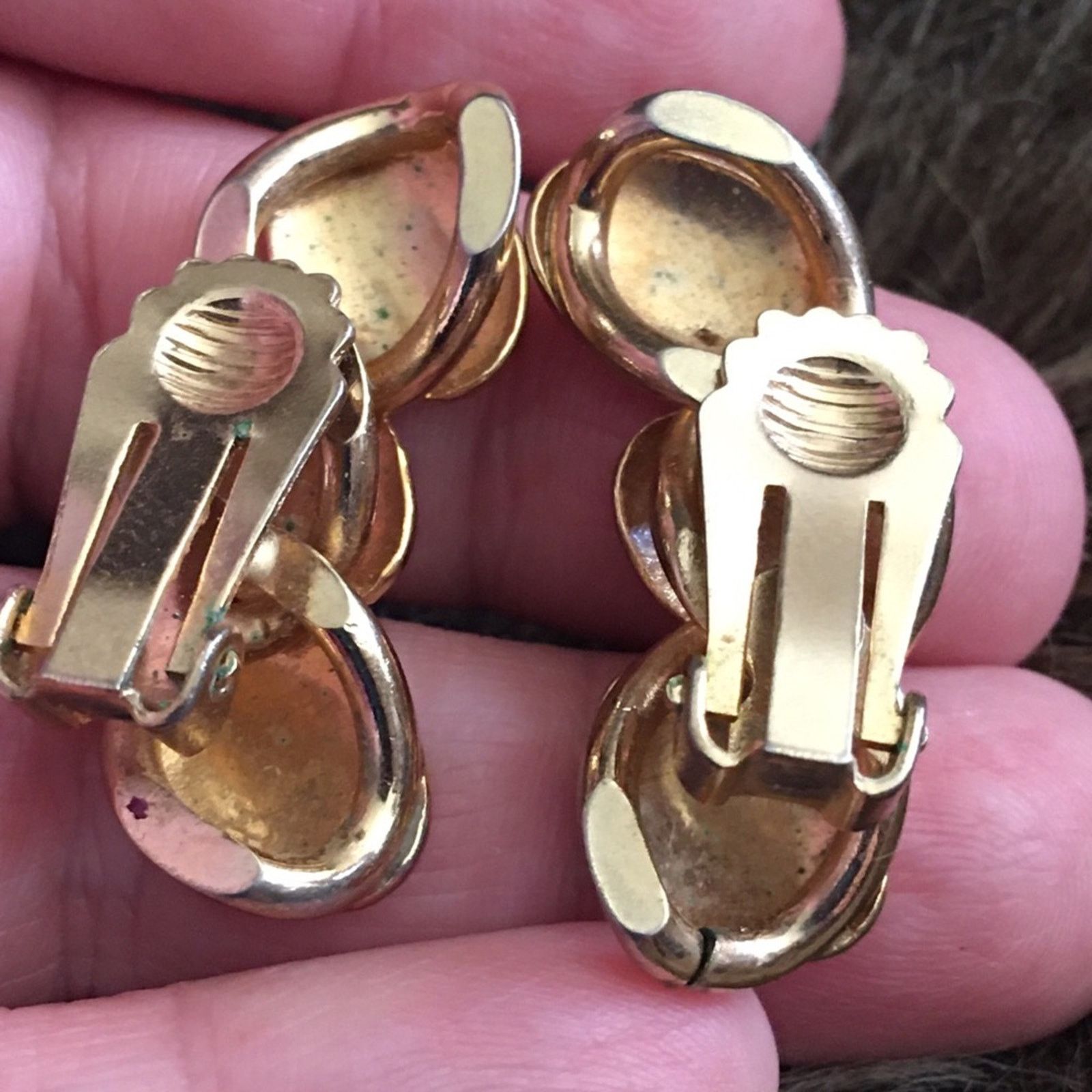 Vintage Vintage 70s textured gold tone clip on earrings Size ONE SIZE - 5 Thumbnail