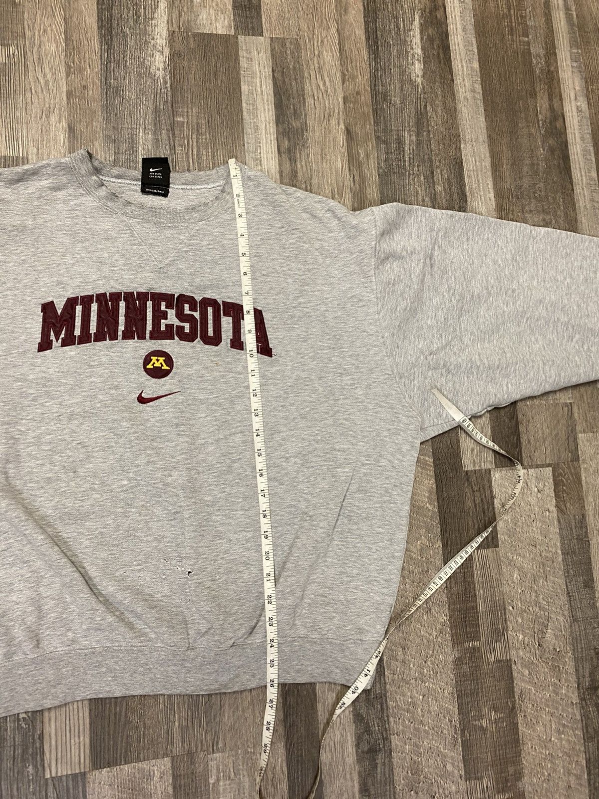 Nike Vintage 90’s U of M Nike Center Swoosh Distressed Sweatshirt Size US XL / EU 56 / 4 - 13 Thumbnail