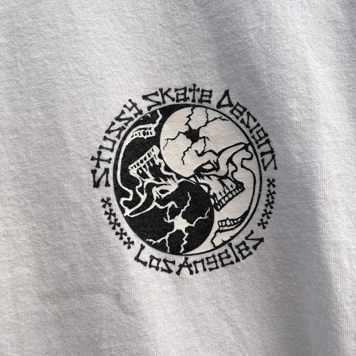 Stussy RARE!!Vintage Stussy Skate Design Ying Yang Los Angeles Tees Size US L / EU 52-54 / 3 - 6 Thumbnail