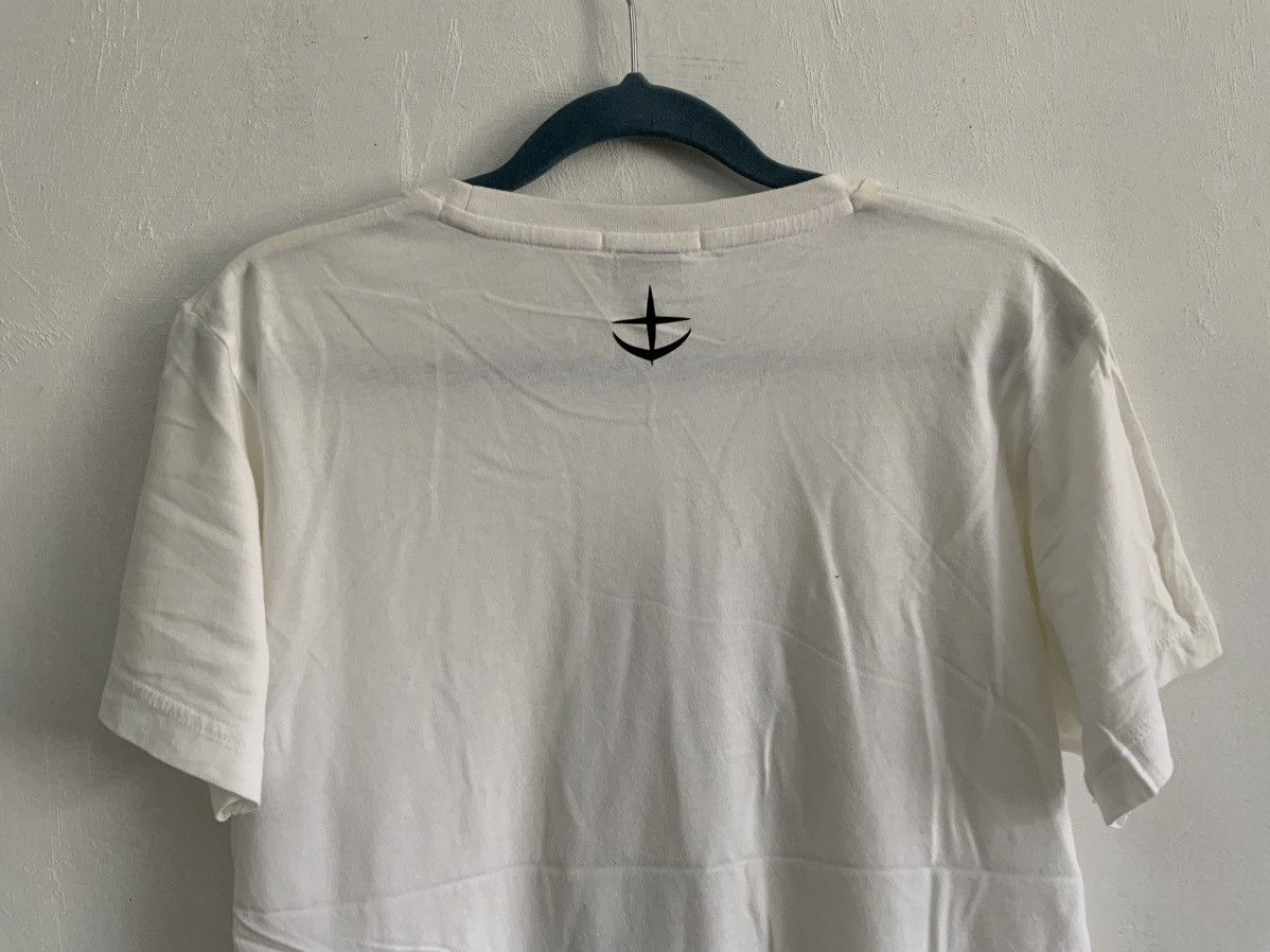 Uniqlo Uniqlo Gundam Illustrations Tee Size US S / EU 44-46 / 1 - 6 Thumbnail