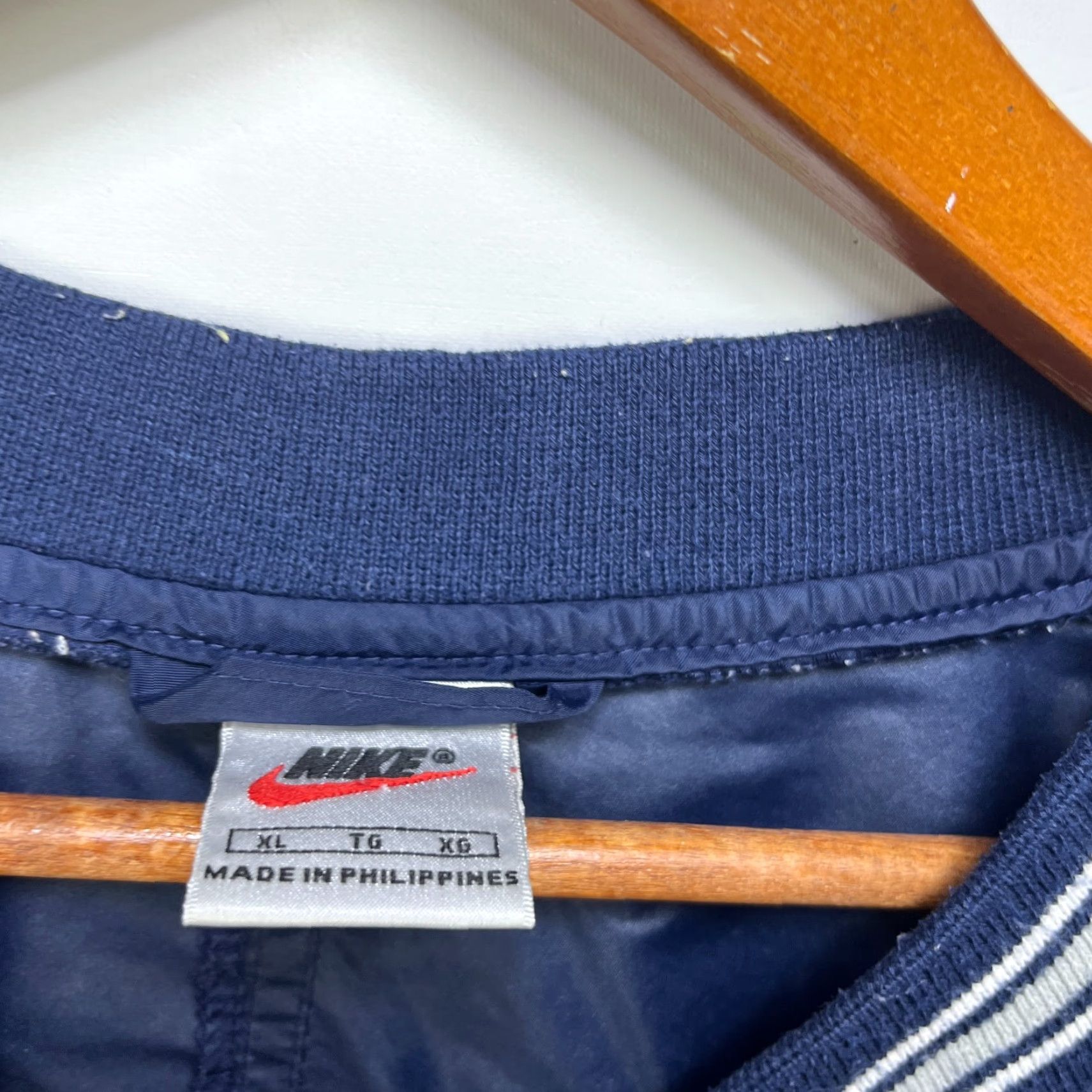 Nike VINTAGE Nike Windbreaker Jacket XL Swoosh Pullover Nylon Softshell Blue 90s Logo Mens Size US XL / EU 56 / 4 - 3 Thumbnail