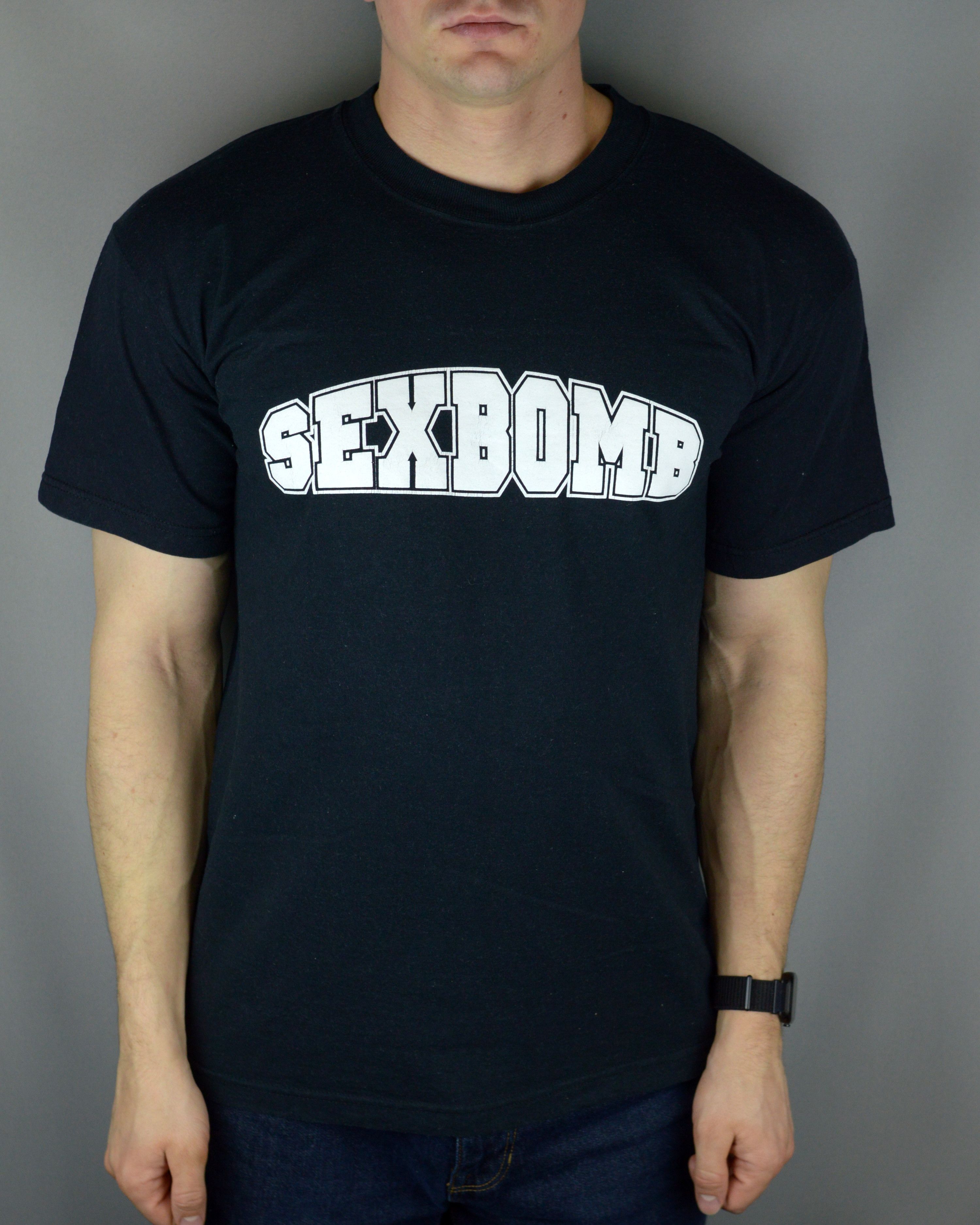 Vintage Vintage Tom Jones Sex bomb 1999 t shirt Size US L / EU 52-54 / 3 - 1 Thumbnail