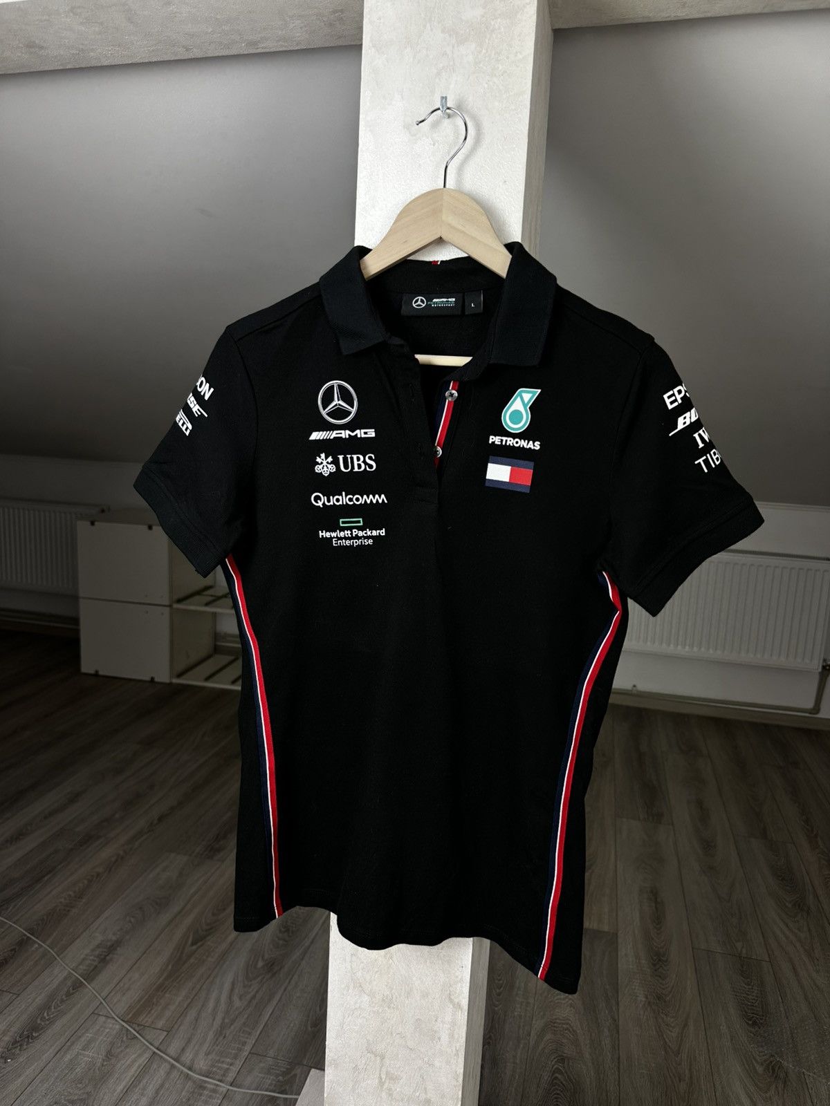 Tommy Hilfiger Vintage Mercedes Benz Formula One Petronas AMG Y2K Tee Size L / US 10 / IT 46 - 1 Thumbnail