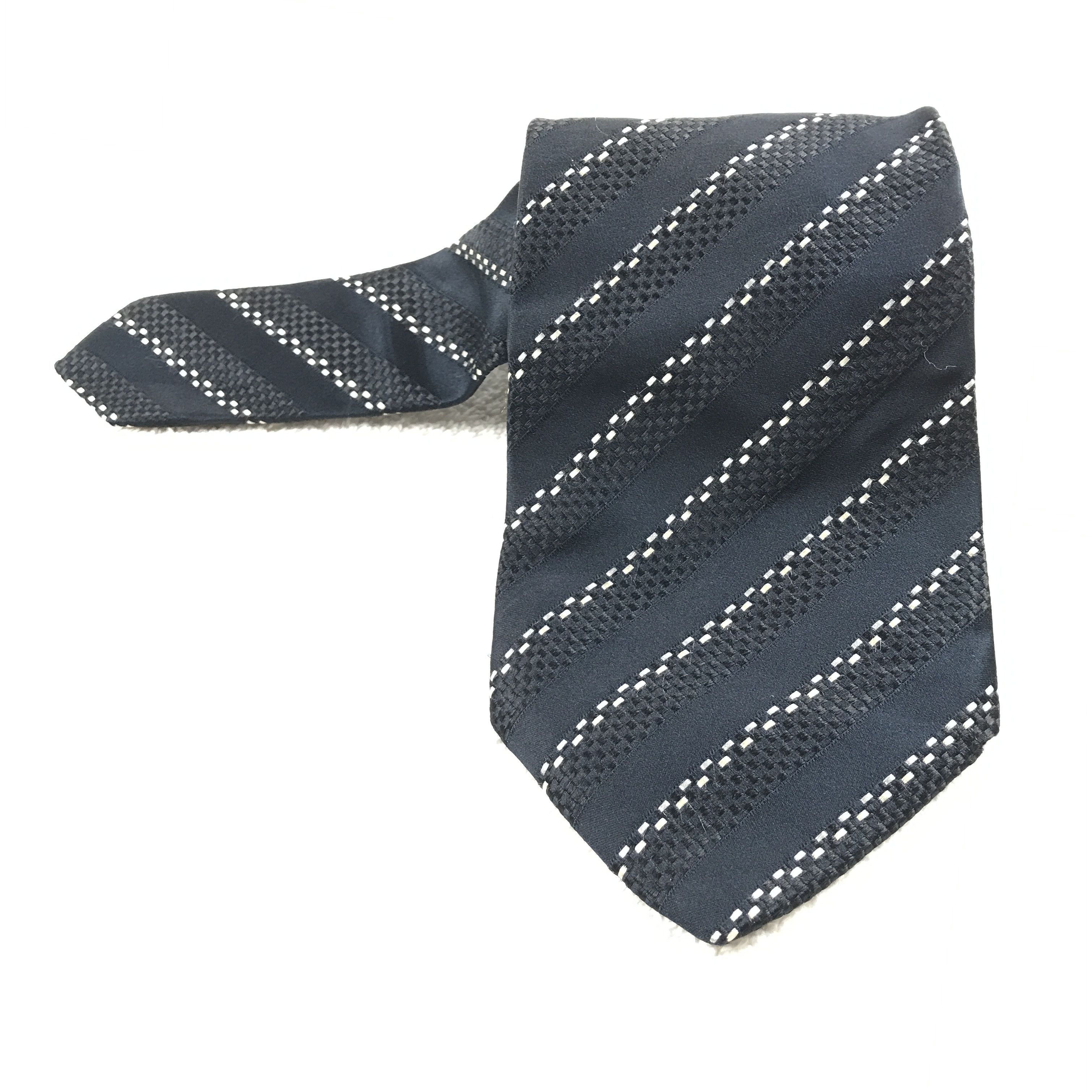 Giorgio Armani × Vintage Vintage Giorgio Armani Silk Necktie Size ONE SIZE - 1 Thumbnail