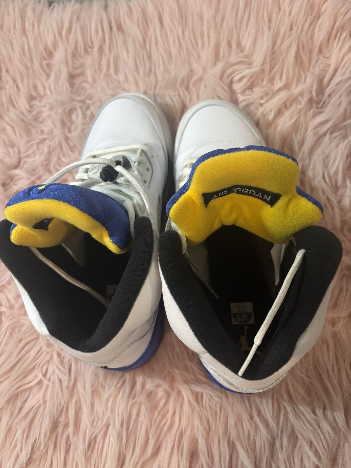 Jordan Brand Air Jordan 5 Laney 2013 Size 6.5Y White Royal Yellow Size US 6.5 / EU 39-40 - 4 Thumbnail