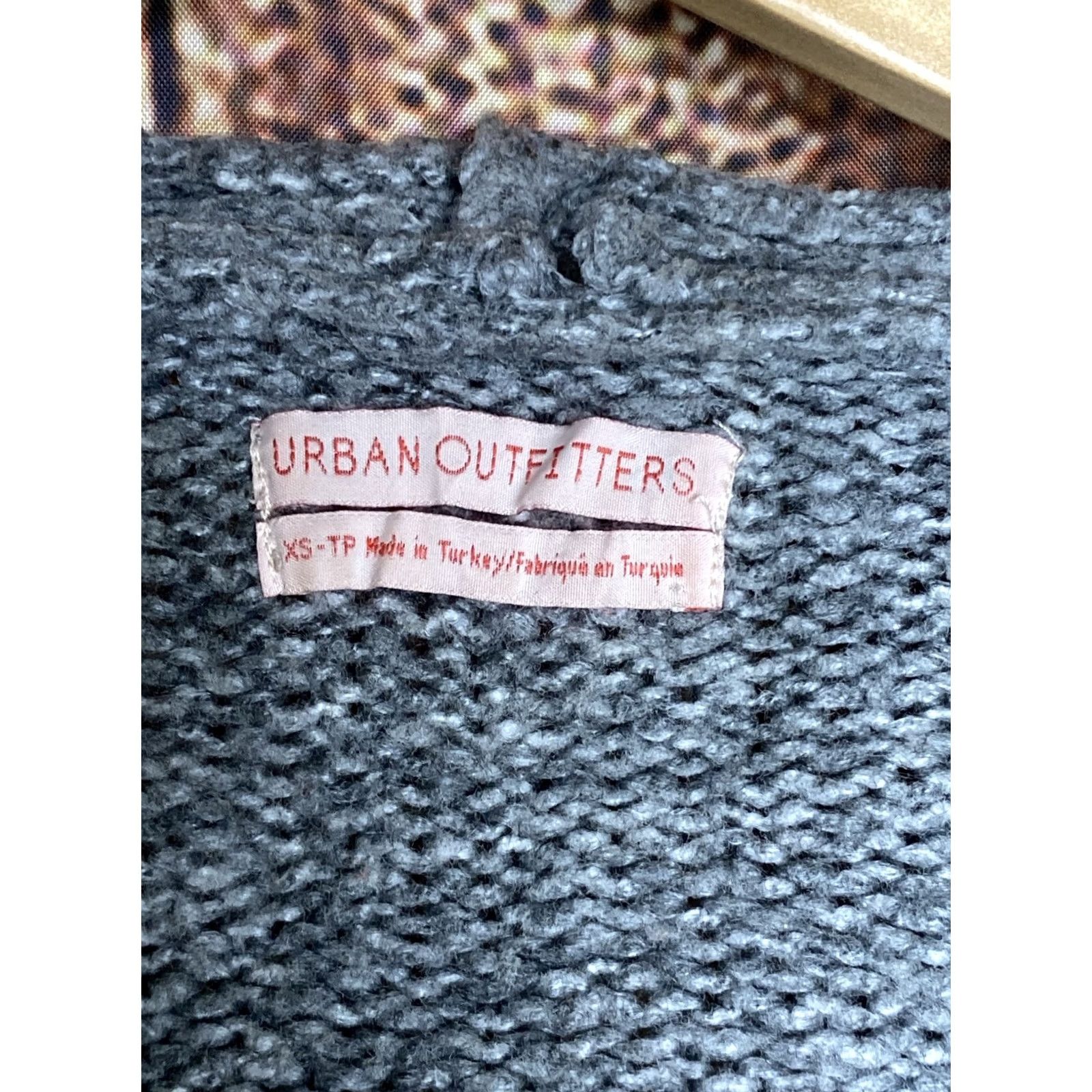 Urban Outfitters VINTAGE? Urban Outfitters Womens Gray Knitted Cropped Cardigan XS Psychology? Size XS / US 0-2 / IT 36-38 - 2 Thumbnail