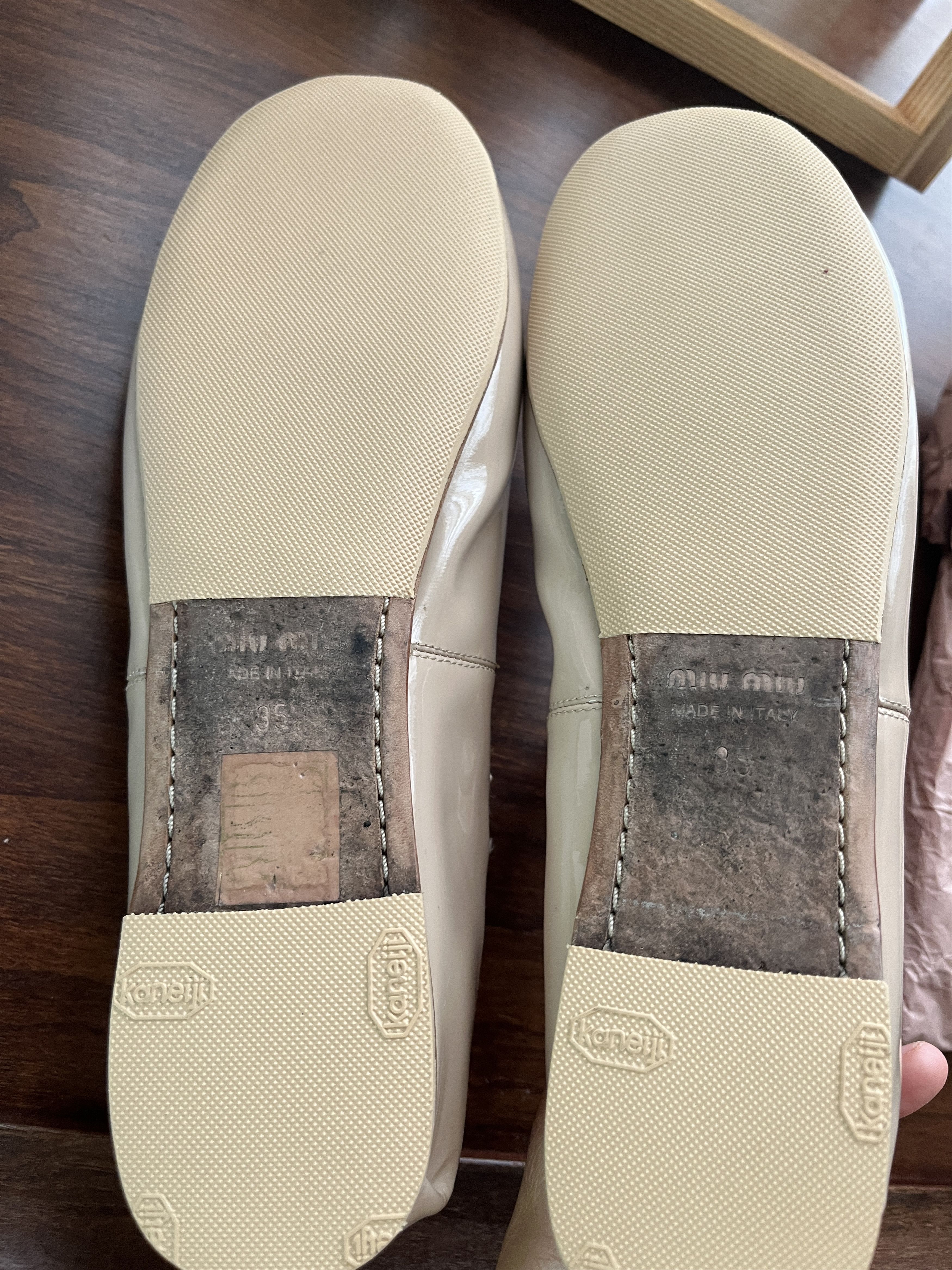 Miu Miu Miu Miu ballet flats patent leather beige size 35 Size US 5 / IT 35 - 7 Thumbnail