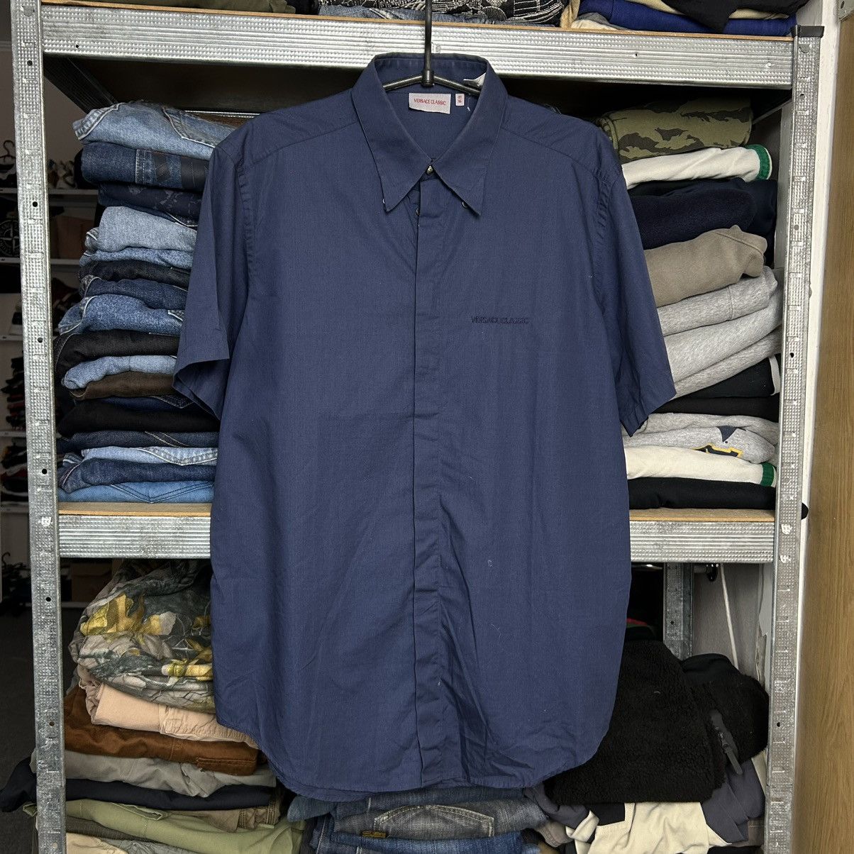 Versace Luxury Versace Classic small logo button designer VTG shirt Size US L / EU 52-54 / 3 - 1 Thumbnail