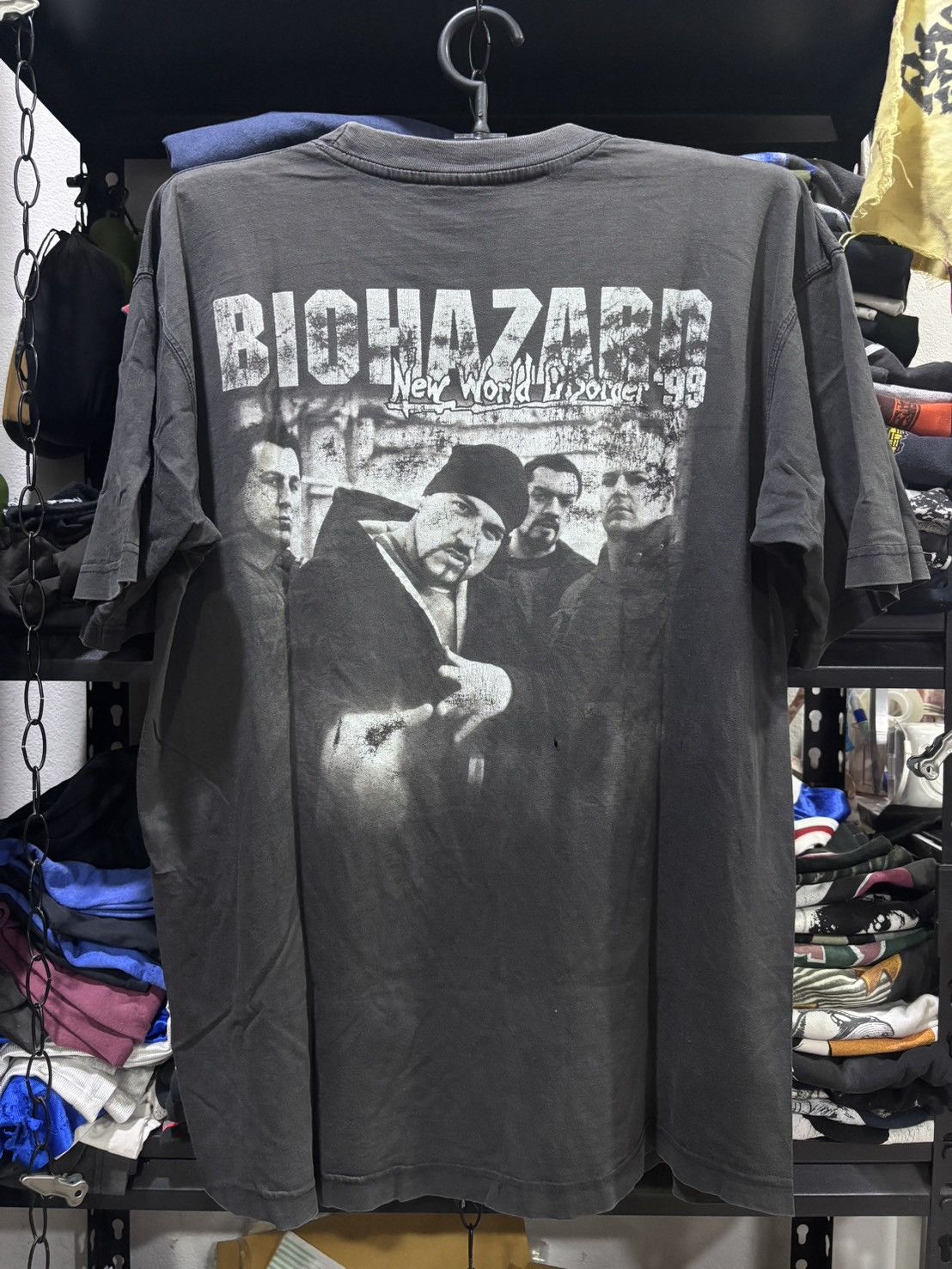 Band Tees Vintage Biohazard Size US XL / EU 56 / 4 - 4 Thumbnail
