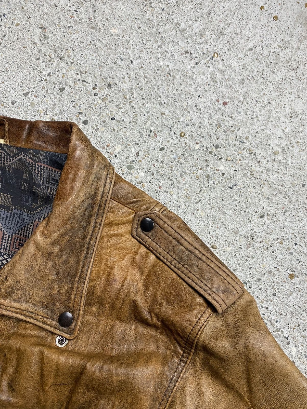 Vintage Vintage leather jacket bomber chevignon 90s USA distressed Size US XL / EU 56 / 4 - 17 Thumbnail