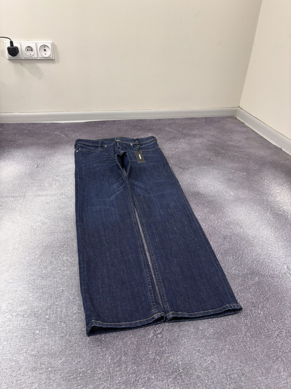 Diesel Diesel Iakop NWT Men’s Regular Slim Tapered Denim Jeans Size US 27 - 3 Thumbnail