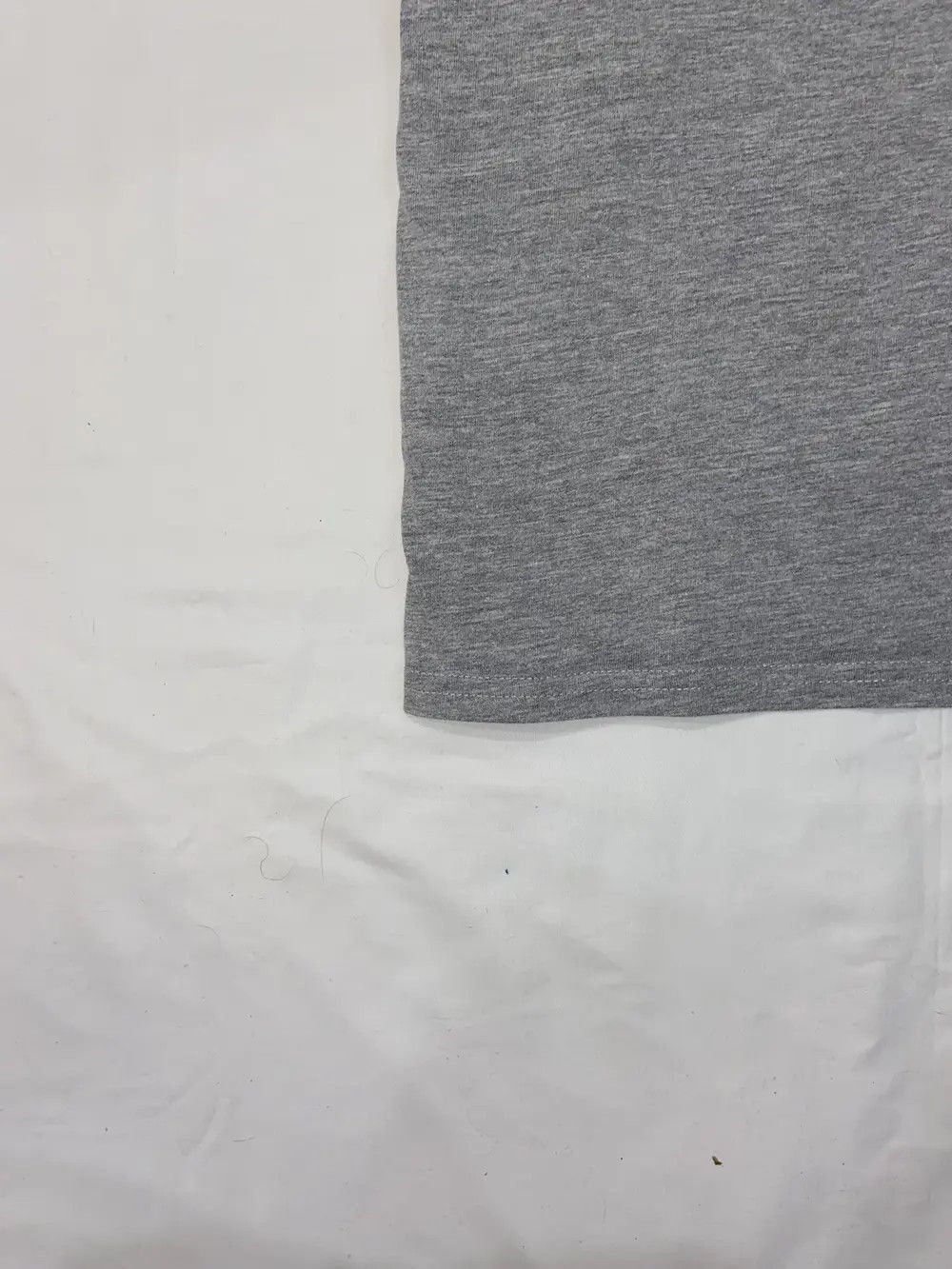 Nike VINTAGE GREY NIKE T SHIRT TEE CENTRE LOGO Y2K DRILL SWOOSH Size US L / EU 52-54 / 3 - 7 Thumbnail