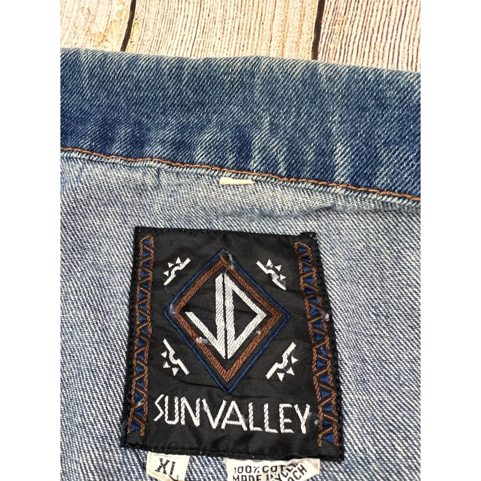 Vintage VINTAGE SunVally Sun Valley LAS VEGAS Mirage Blue Denim Button Jacket XL Men Casual 90s Streetwear Size US 36 / EU 52 - 5 Thumbnail