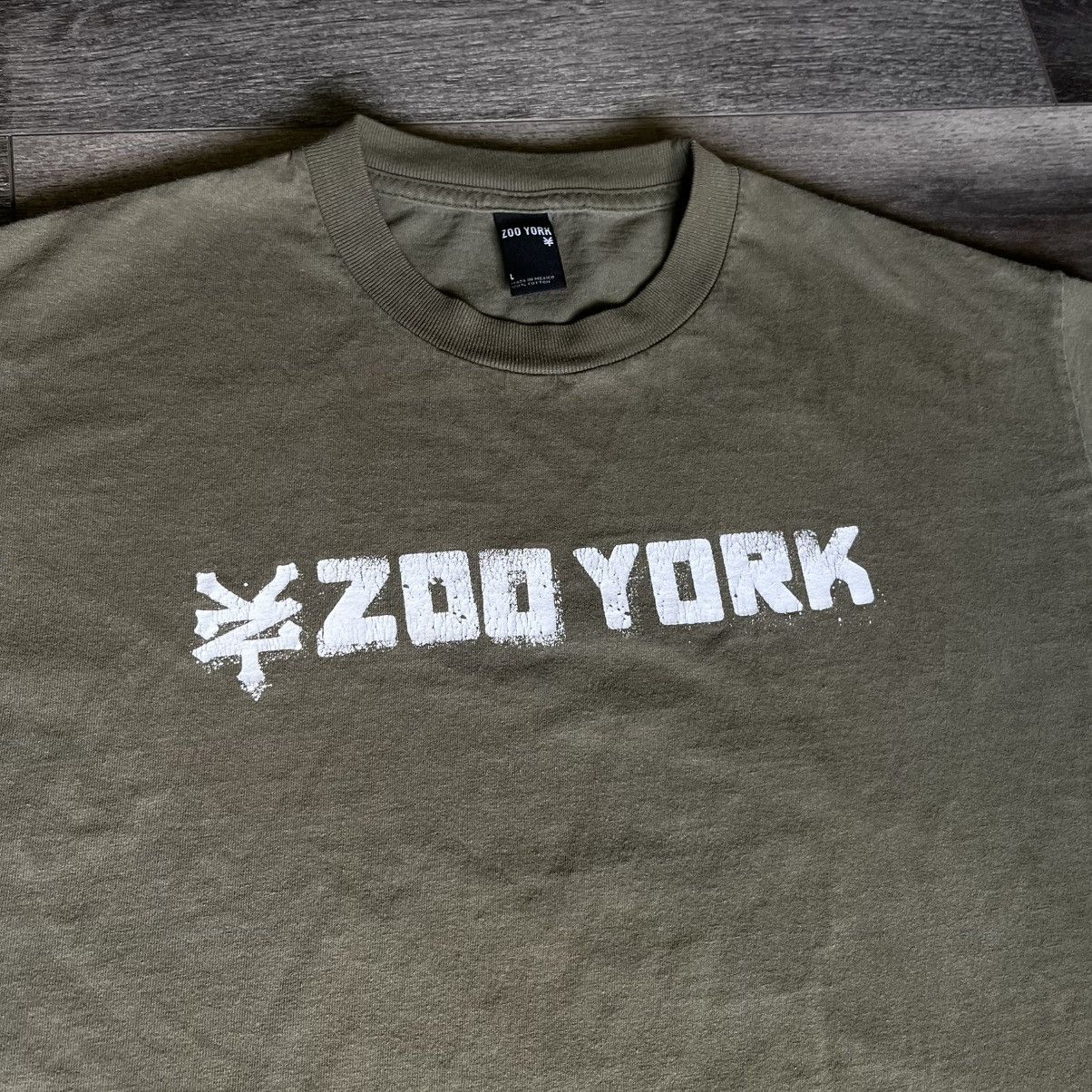 Zoo York Vintage 2000s Y2K Zoo York Skate Olive Green Washed Logo Tee Size US L / EU 52-54 / 3 - 2 Thumbnail
