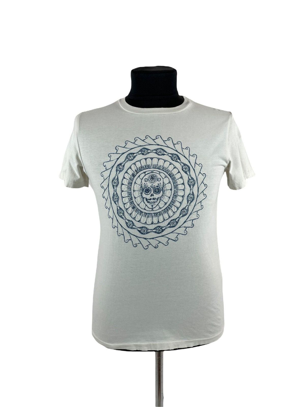 Japanese Brand × Remi Relief × Yohji Yamamoto Japan Embroidered Skull Logo Off White Distressed Short Sleeve T-Shirt Size US M / EU 48-50 / 2 - 2 Thumbnail