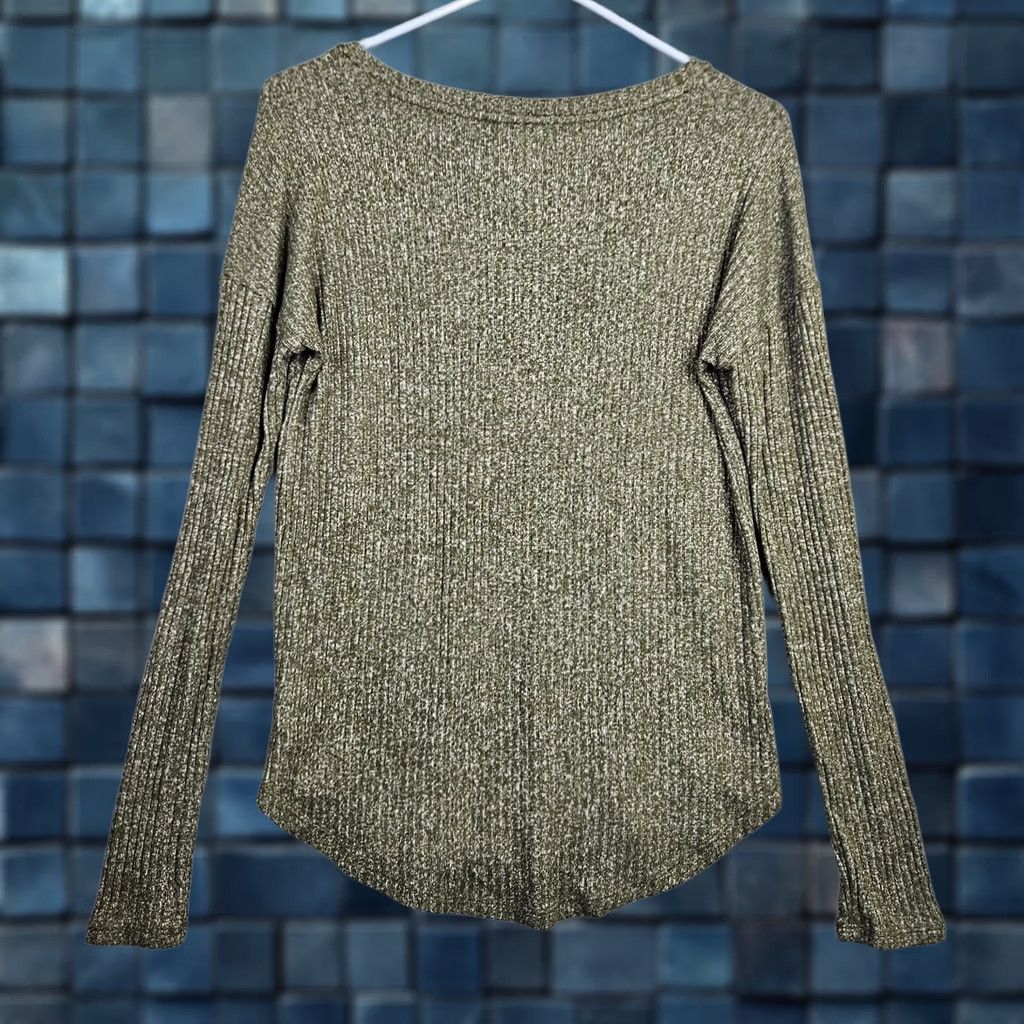 American Eagle Outfitters American Eagle Outfitters Top Shirt Womens S Green V-Neck Knit Pullover Regular All Seasons Size S / US 4 / IT 40 - 1 Thumbnail