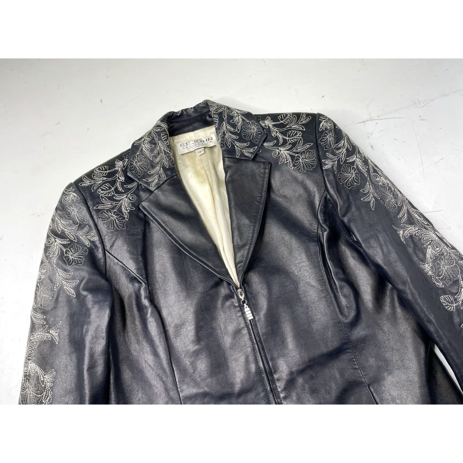 St. John St. John Collection Leather Zip Jacket Navy Floral Embroidery Women’s Size 4 Size S / US 4 / IT 40 - 2 Thumbnail