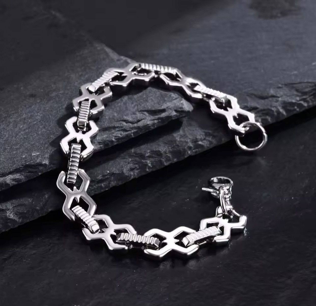 Jewelry Waterproof 8 Shape Chain Link Wristband Size ONE SIZE - 1 Thumbnail